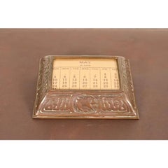 Tiffany Studios New York Zodiac Pattern Bronze Tischkalender Halterung