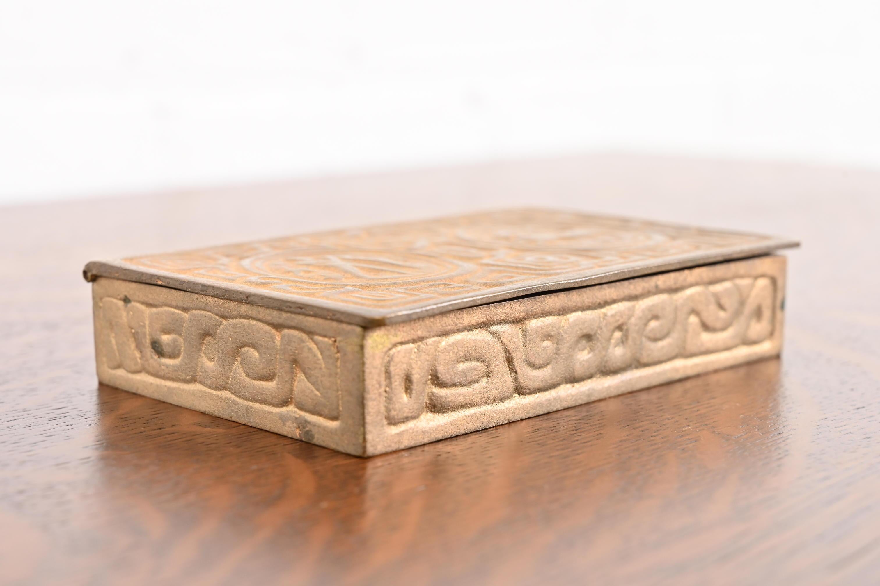 Tiffany Studios New York Zodiac Muster Bronze Doré Box (Arts and Crafts) im Angebot