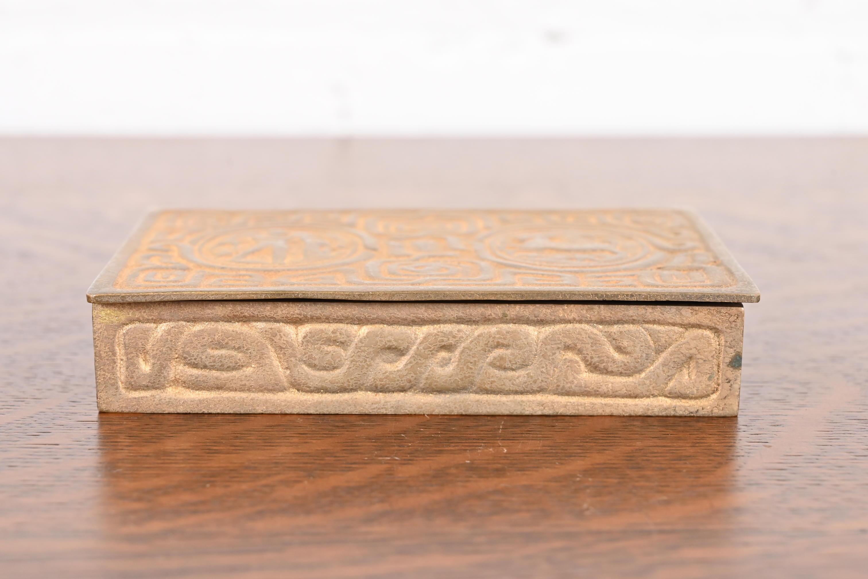 Tiffany Studios New York Zodiac Muster Bronze Doré Box (amerikanisch) im Angebot