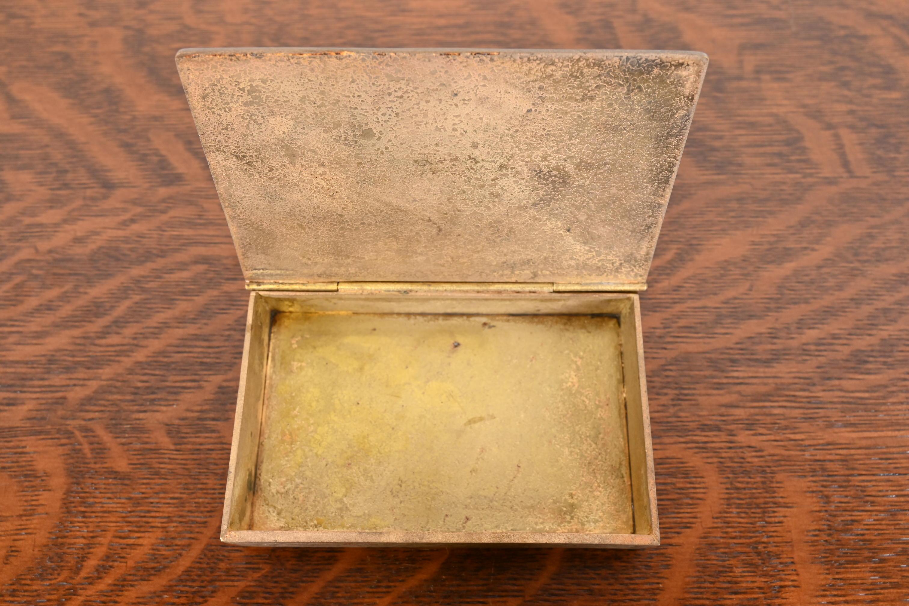 Tiffany Studios New York Zodiac Muster Bronze Doré Box (20. Jahrhundert) im Angebot