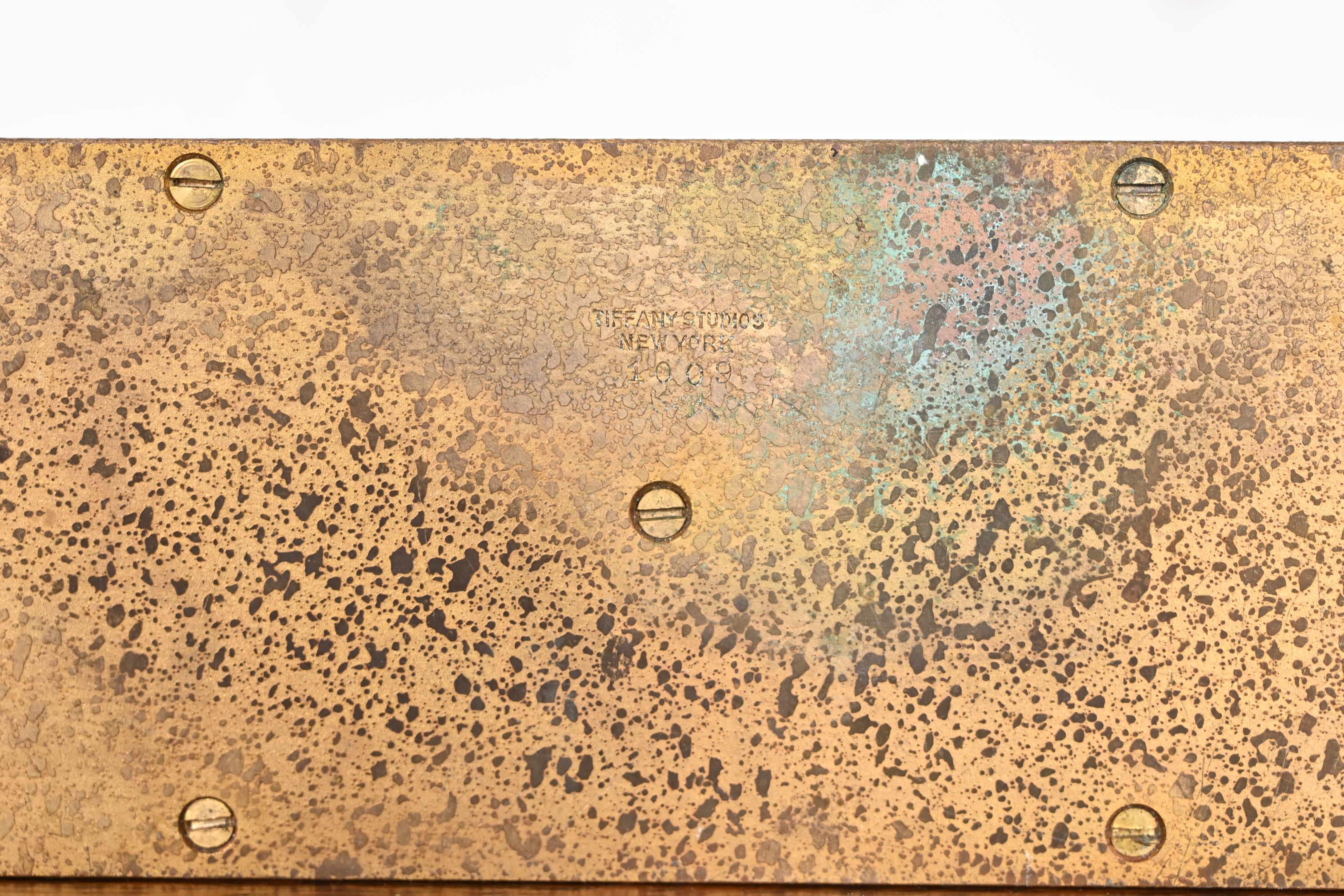 Tiffany Studios New York Zodiac Muster Bronze Doré Briefständer im Angebot 5