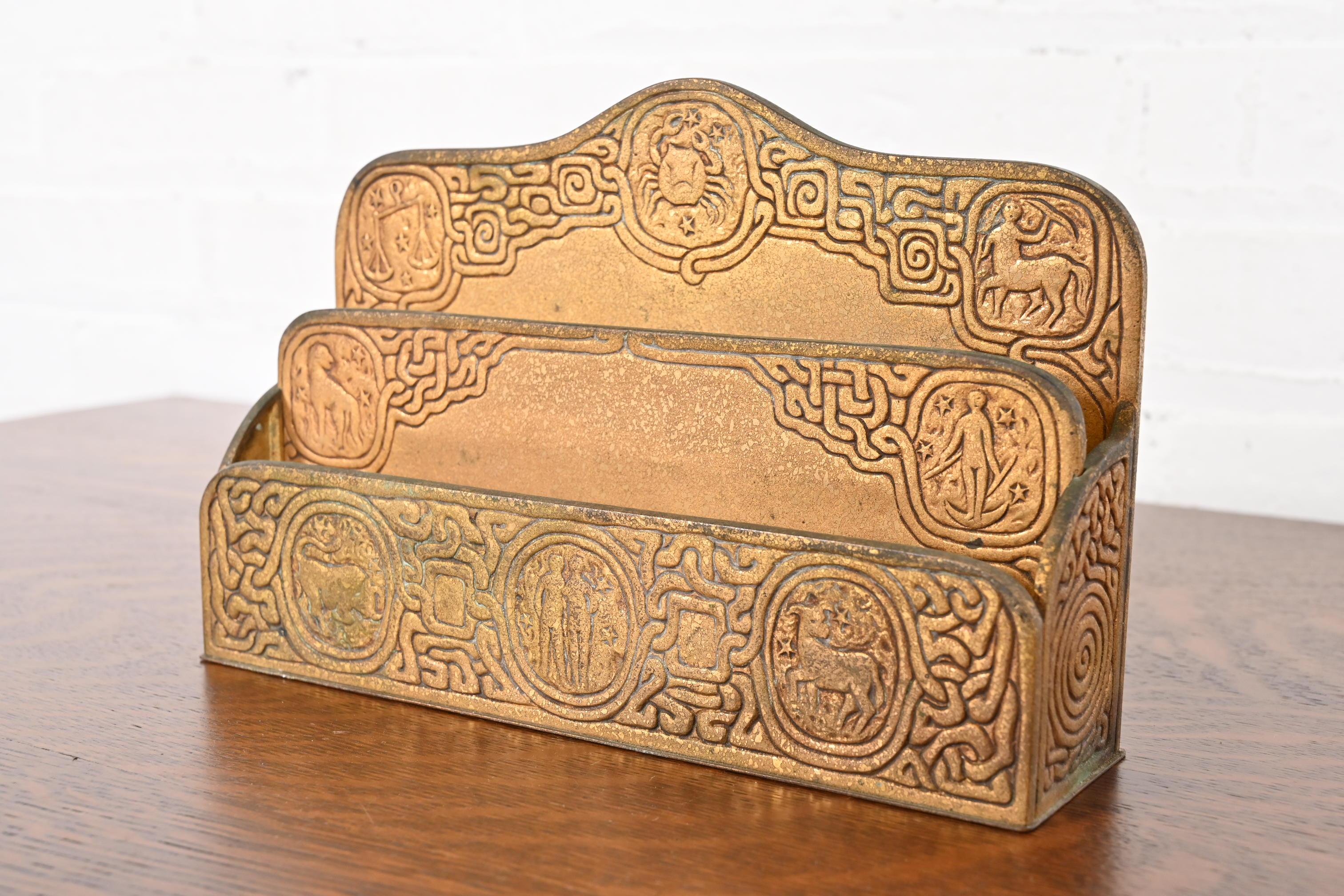 Eine wunderschöne antike Arts & Crafts oder Art Deco Zeitraum vergoldeter Bronze 