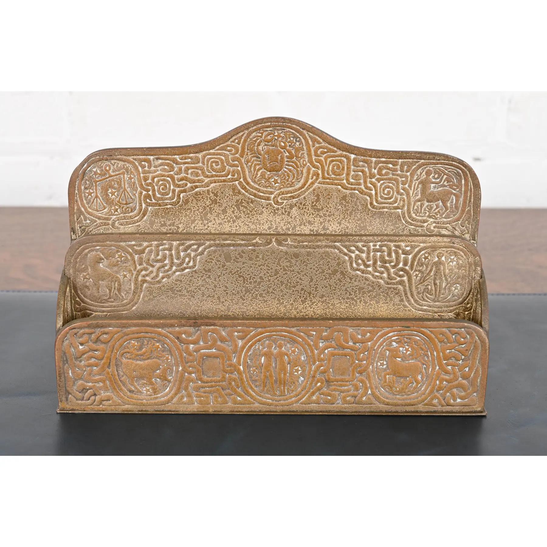 Art Déco Tiffany Studios New York Zodiac Pattern Porta lettere in bronzo Doré in vendita