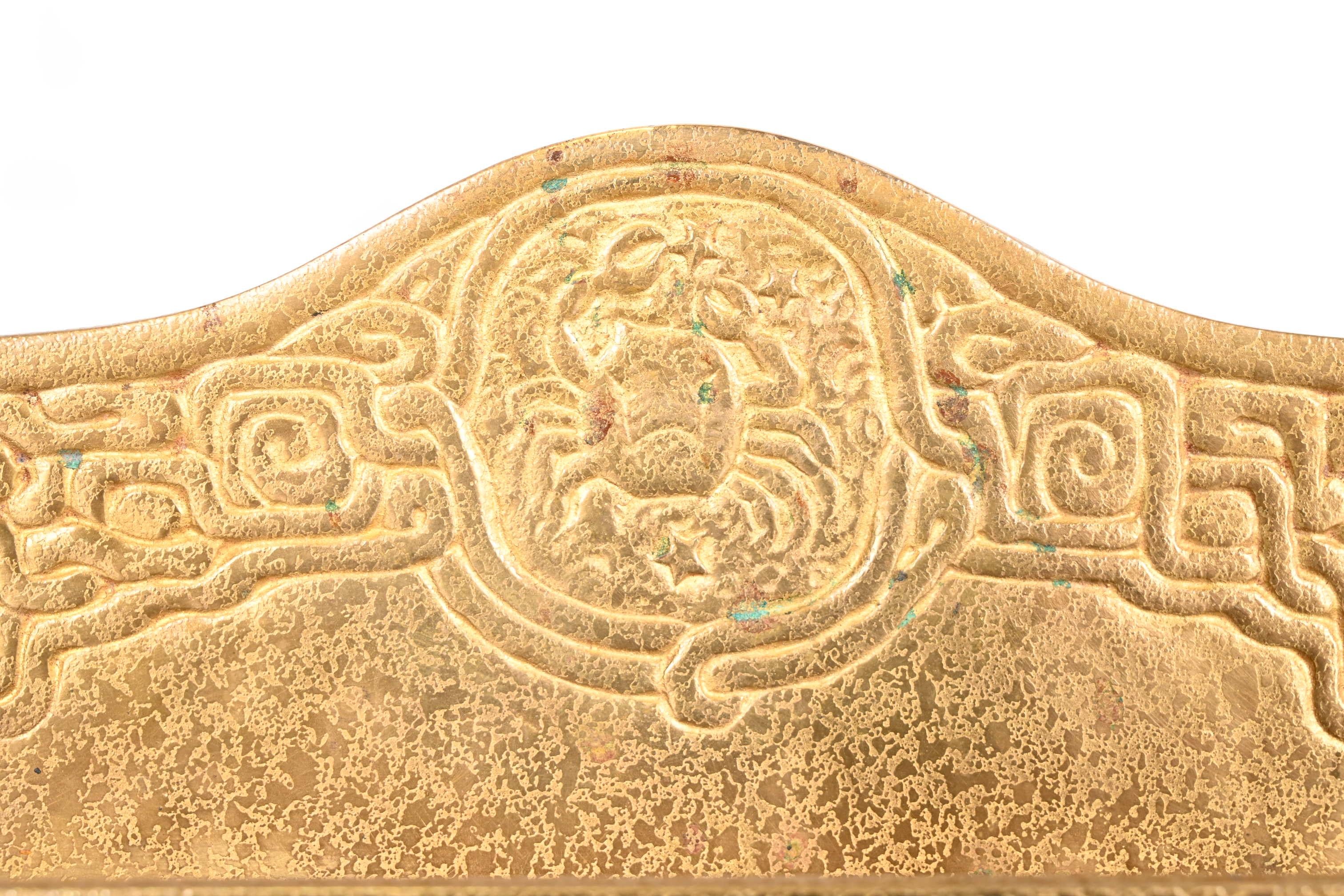 Tiffany Studios New York Zodiac Muster Bronze Doré Briefständer im Angebot 1