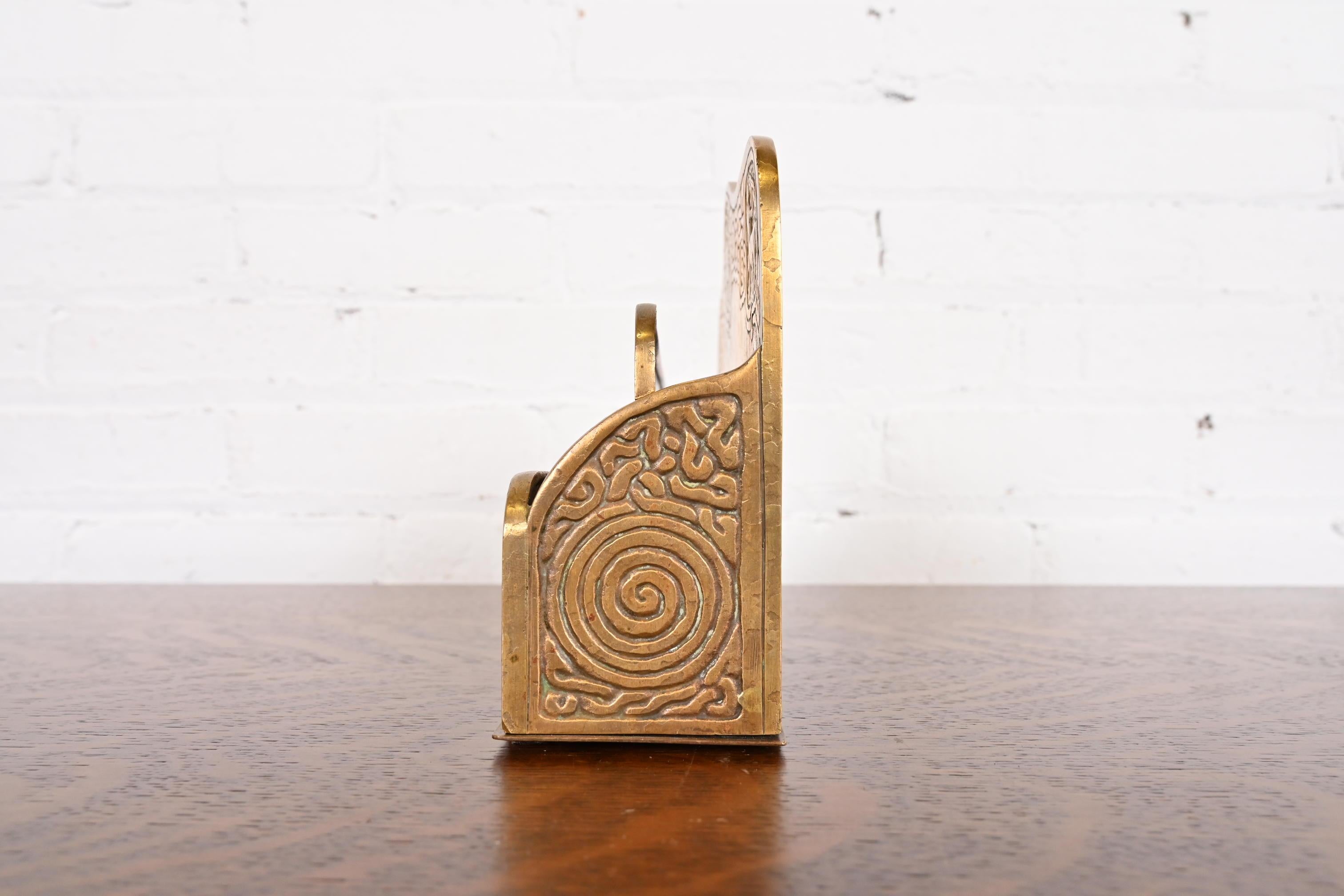 Tiffany Studios New York Zodiac Muster Bronze Doré Briefständer im Angebot 2