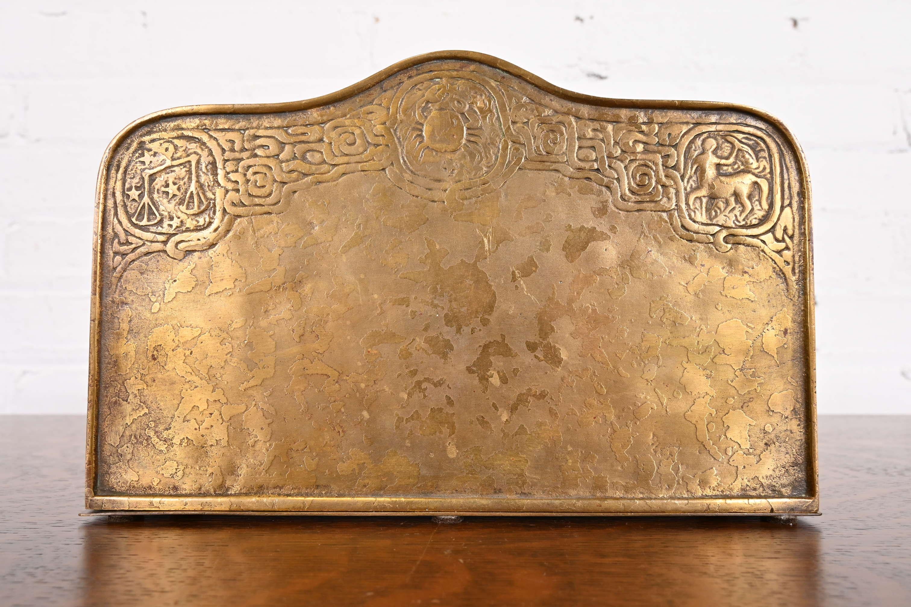 Tiffany Studios New York Zodiac Muster Bronze Doré Briefständer im Angebot 3