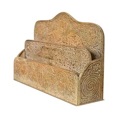 Tiffany Studios New York Porte-lettres en bronze à motif Zodiac Doré