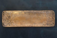 Tiffany Studios Nueva York Bandeja para bolígrafos con motivo del zodíaco en bronce doré
