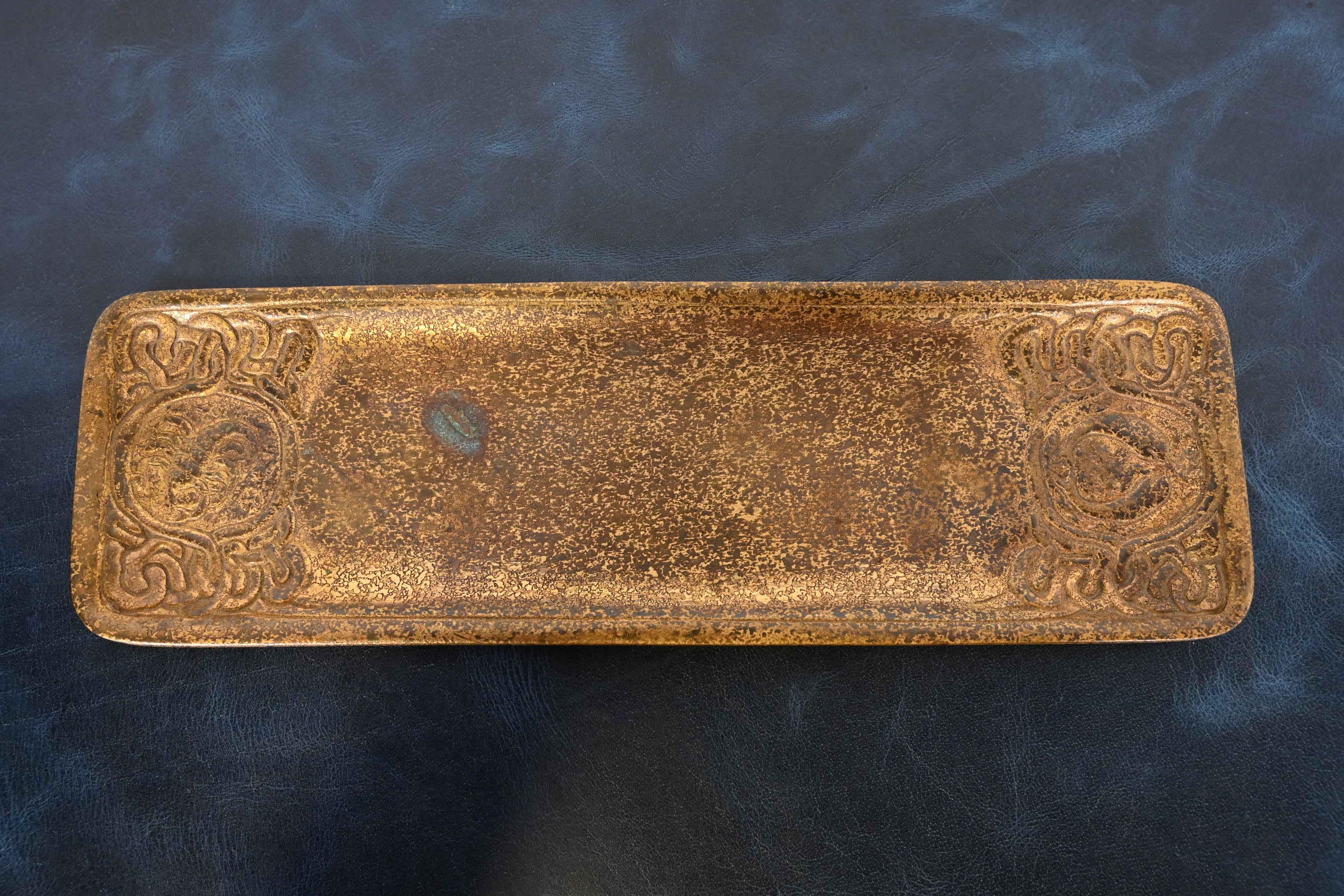 Tiffany Studios New York Zodiac Muster Bronze Doré Stift Tablett (Arts and Crafts) im Angebot
