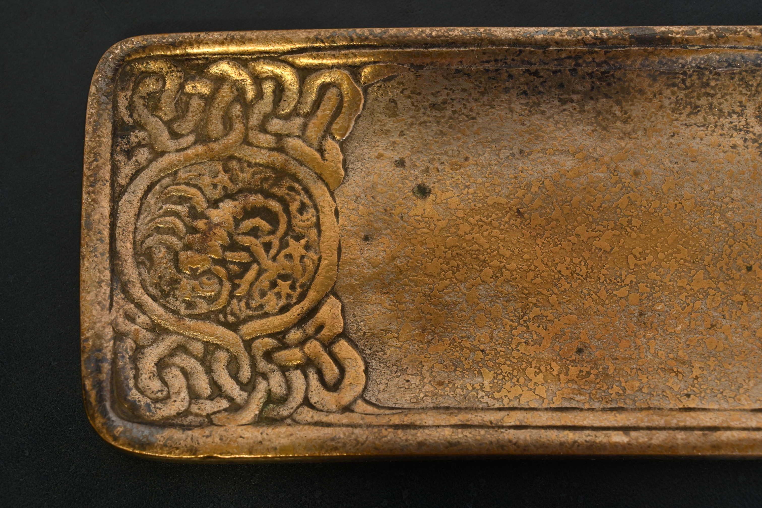 Vassoio per penne Doré in bronzo con motivo Zodiac di Tiffany Studios New York in vendita 1