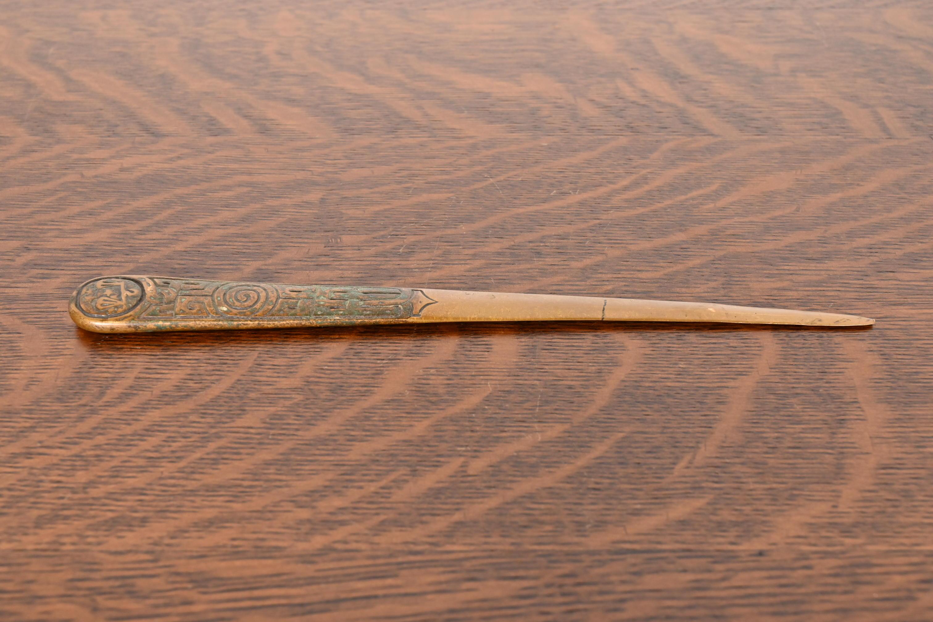 Tiffany Studios New York Zodiac Muster Bronze Brieföffner (amerikanisch) im Angebot