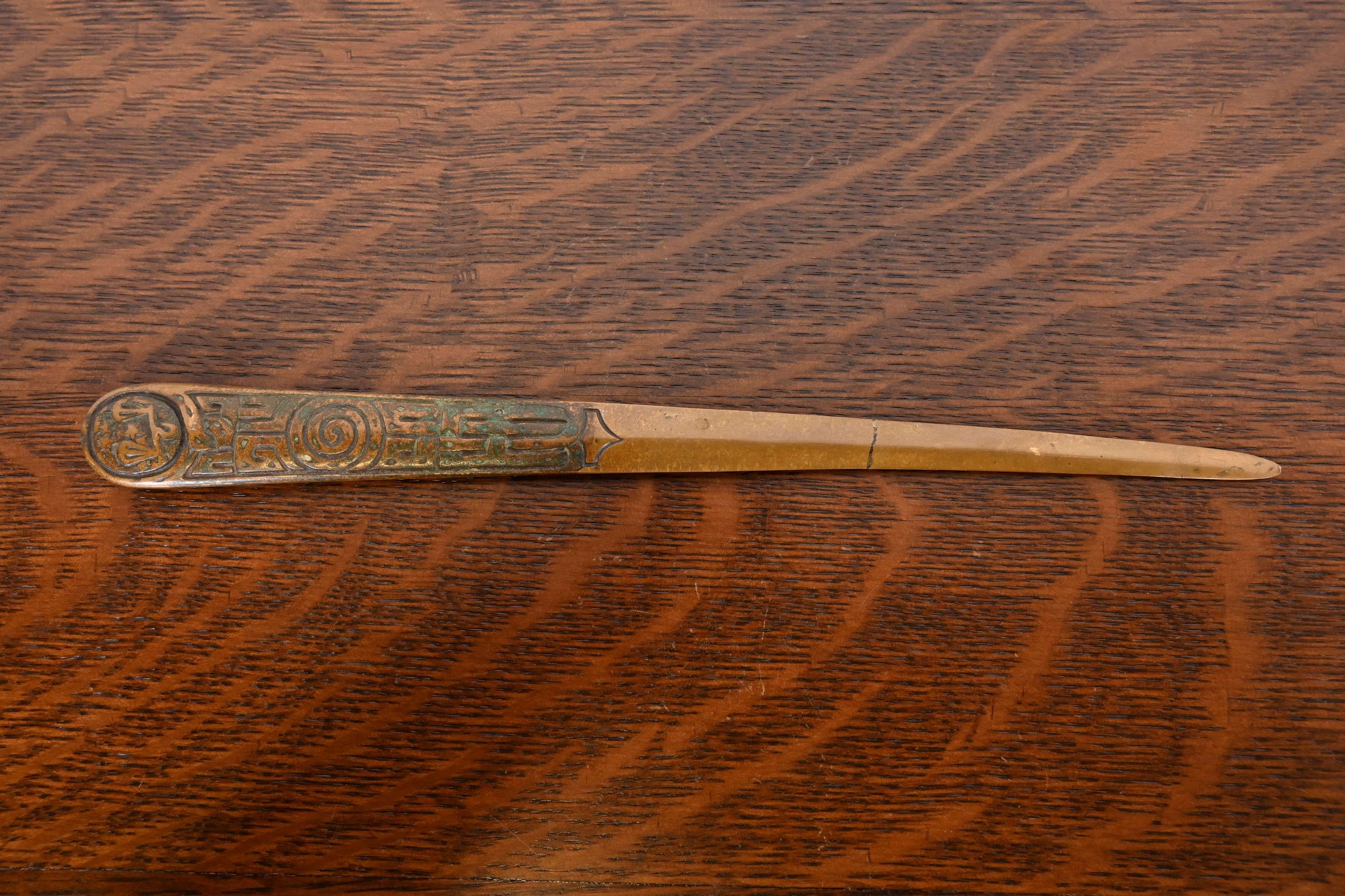 Tiffany Studios New York Zodiac Muster Bronze Brieföffner im Zustand „Gut“ im Angebot in South Bend, IN