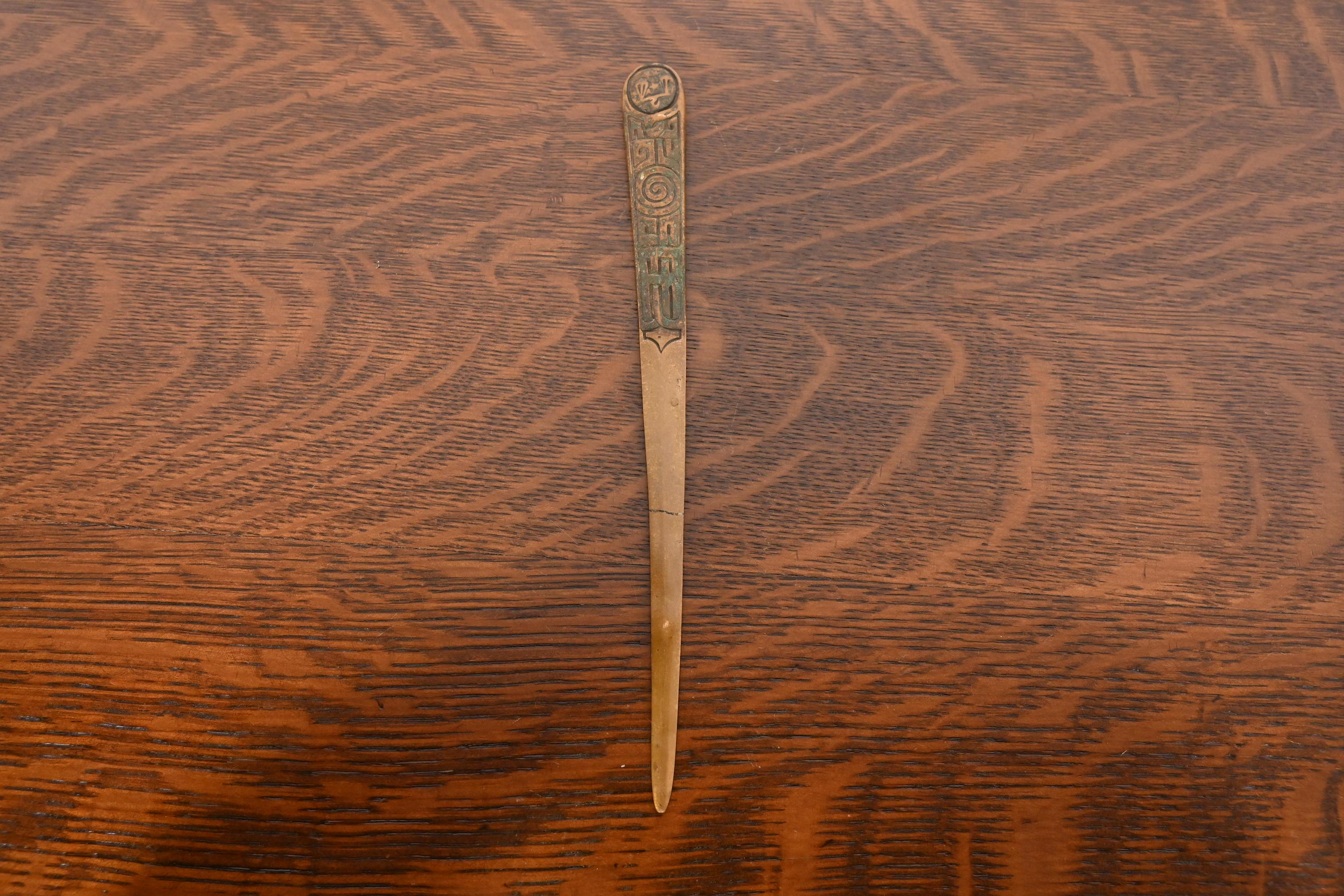 Tiffany Studios New York Zodiac Muster Bronze Brieföffner im Angebot 1