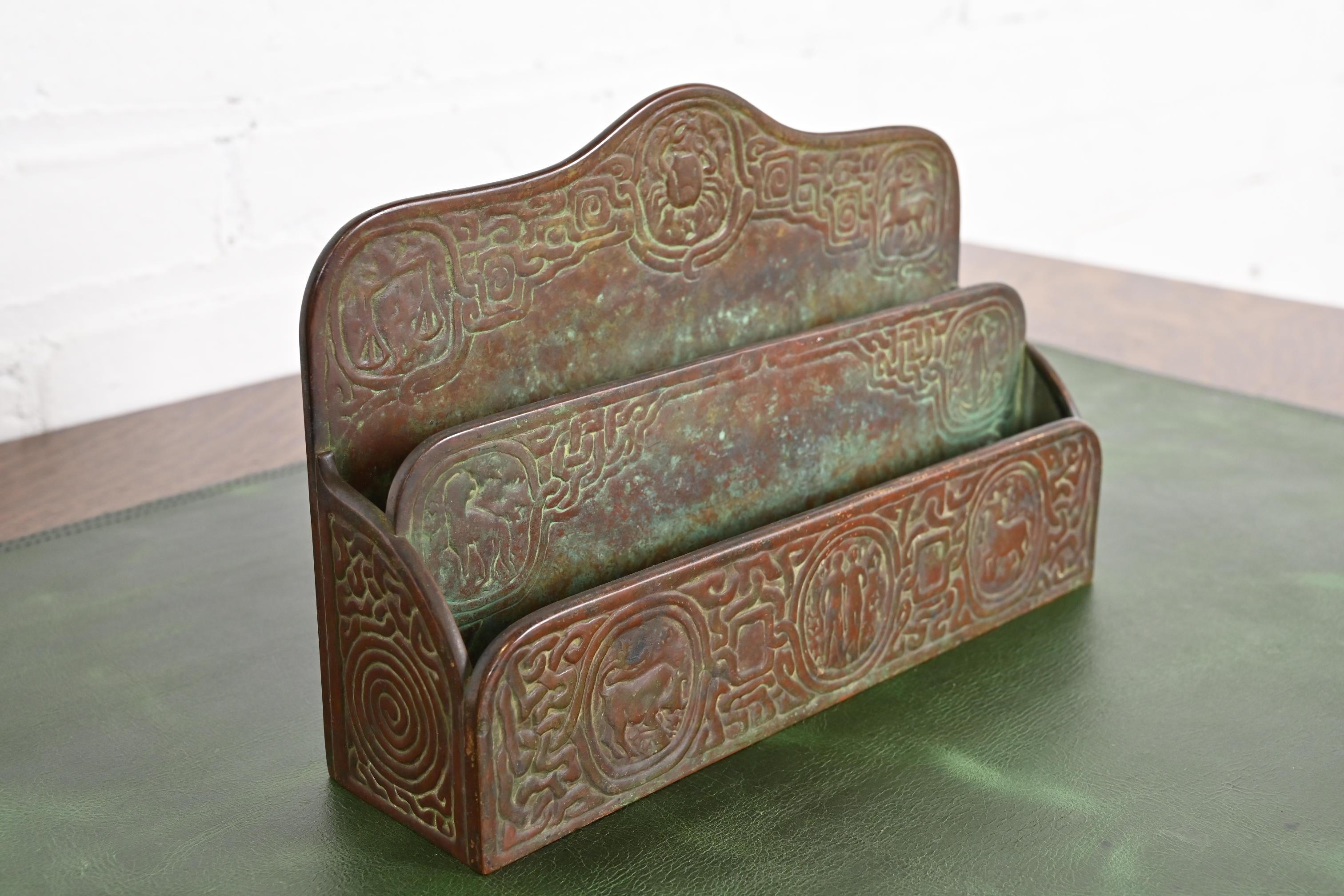 Tiffany Studios New York Zodiac Pattern Portalettere in bronzo In condizioni buone in vendita a South Bend, IN