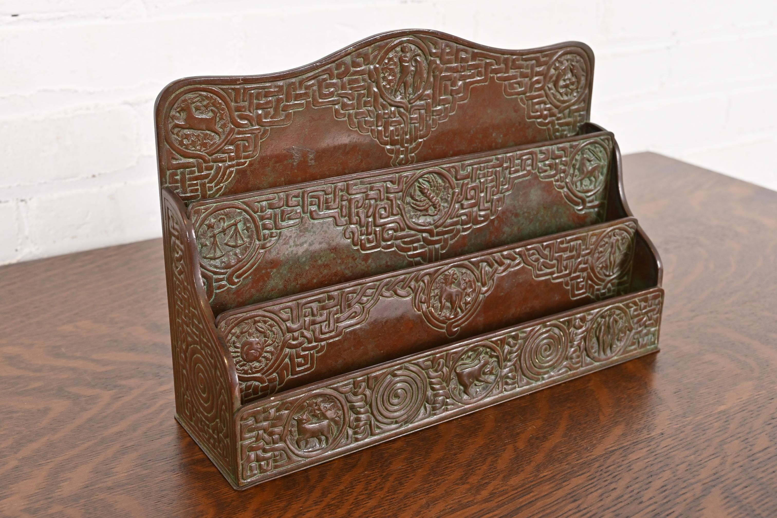 Tiffany Studios New York Zodiac Pattern Portalettere in bronzo In condizioni buone in vendita a South Bend, IN