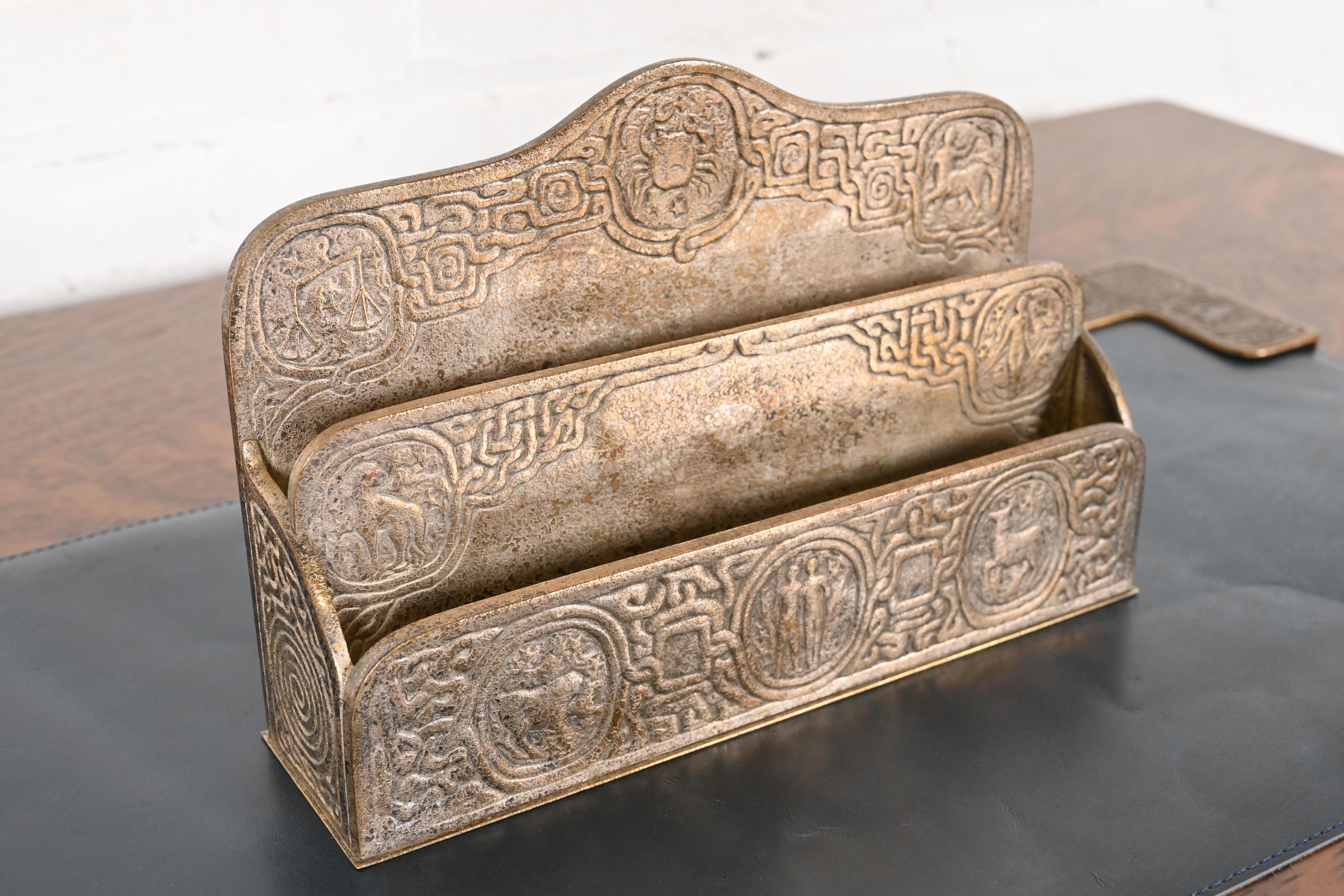 Tiffany Studios New York Zodiac Pattern Portalettere in bronzo In condizioni buone in vendita a South Bend, IN