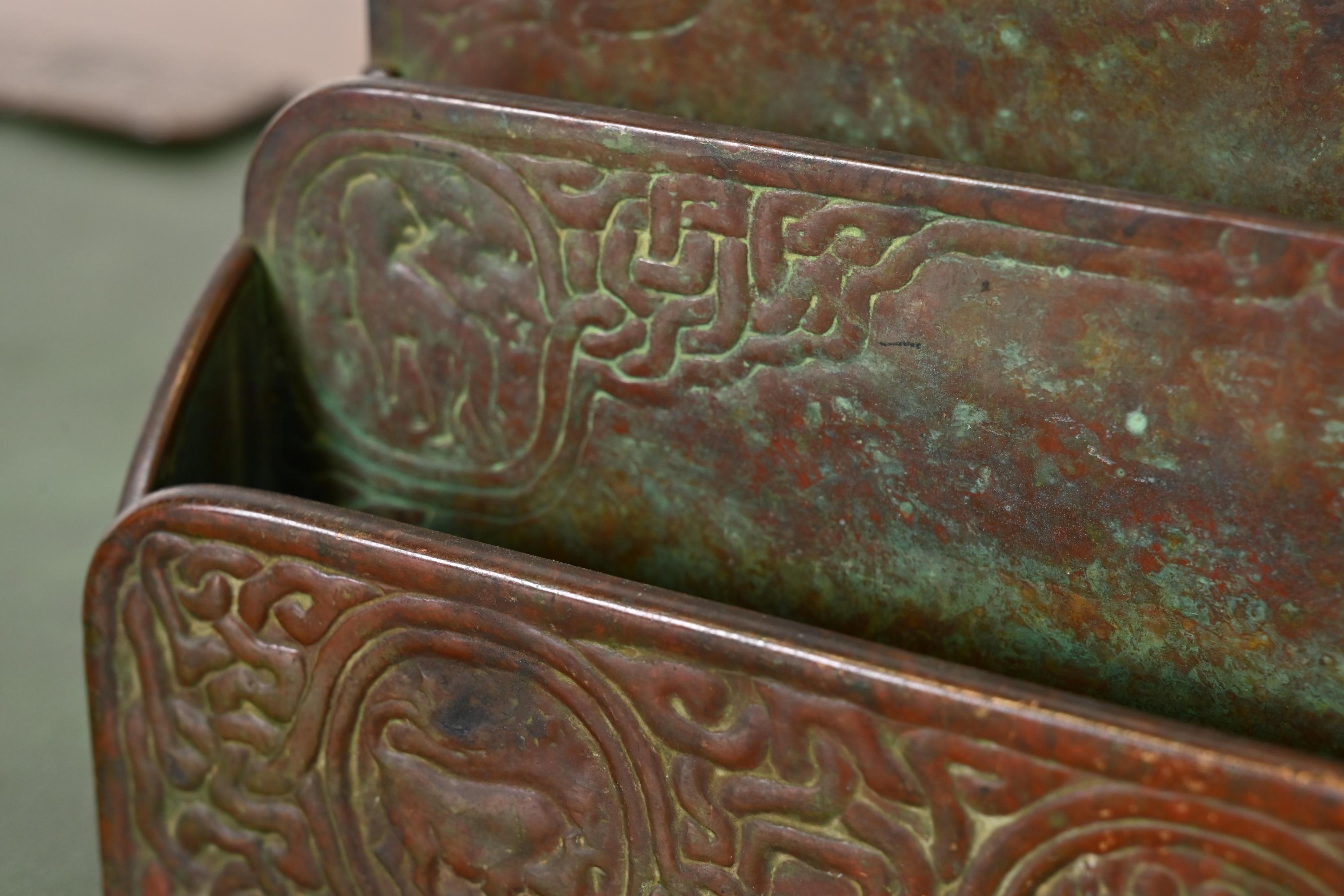 XX secolo Tiffany Studios New York Zodiac Pattern Portalettere in bronzo in vendita