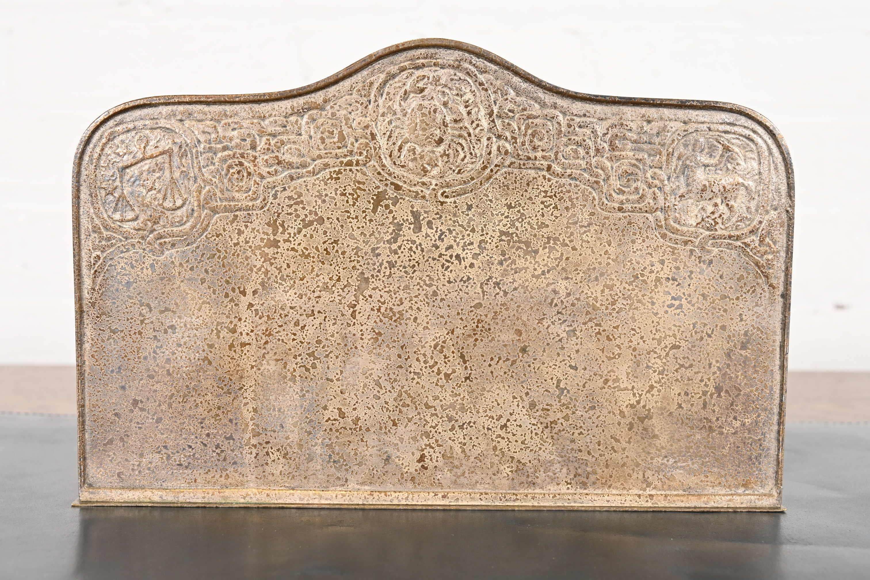 Tiffany Studios New York Zodiac Pattern Portalettere in bronzo in vendita 2
