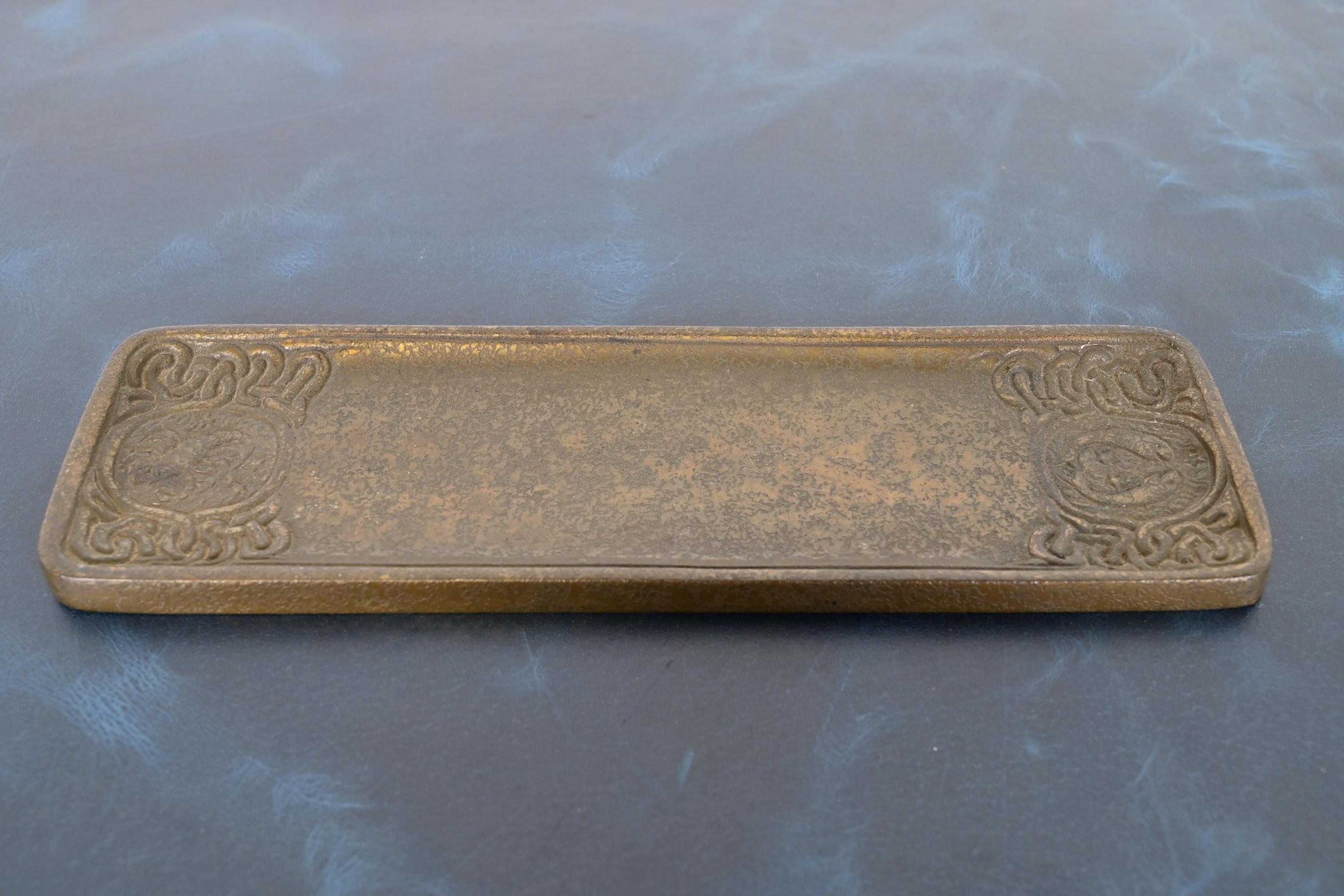 Tiffany Studios New York Zodiac Pattern Bronze Stift Tablett im Zustand „Gut“ im Angebot in South Bend, IN