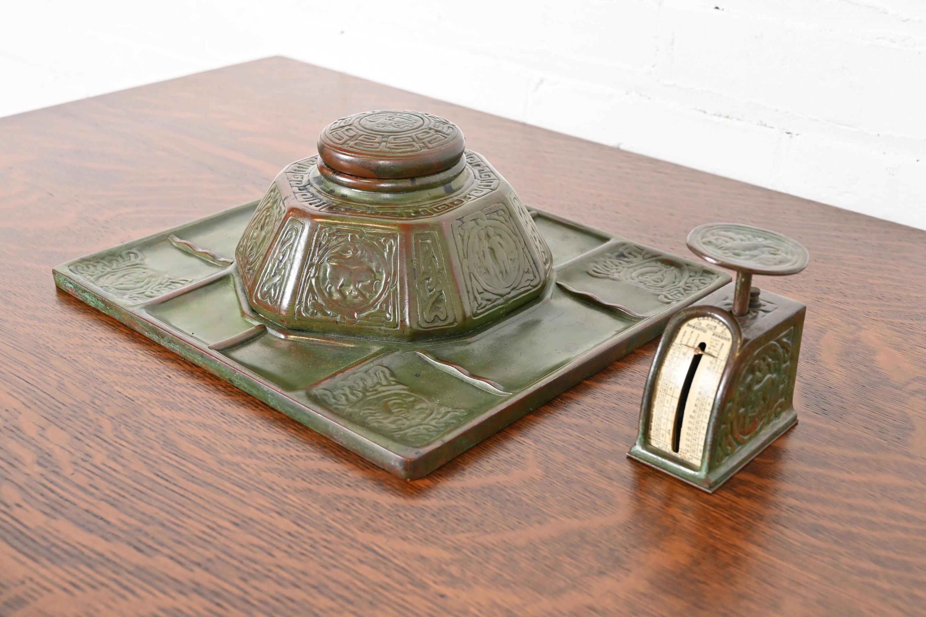 Tiffany Studios New York Zodiac Pattern Bilancia postale in bronzo in vendita 4
