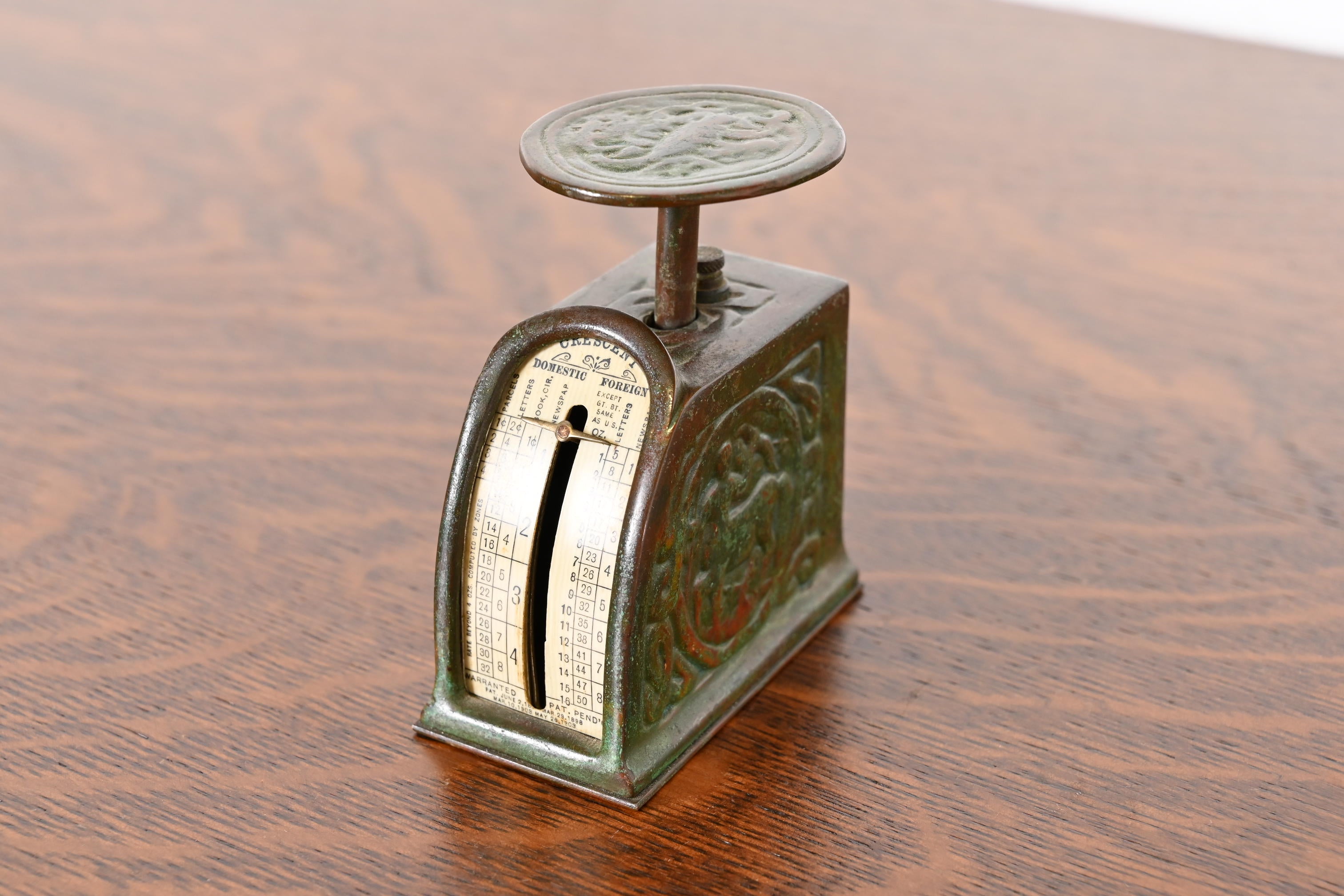 Arts and Crafts Tiffany Studios New York Zodiac Pattern Bilancia postale in bronzo in vendita