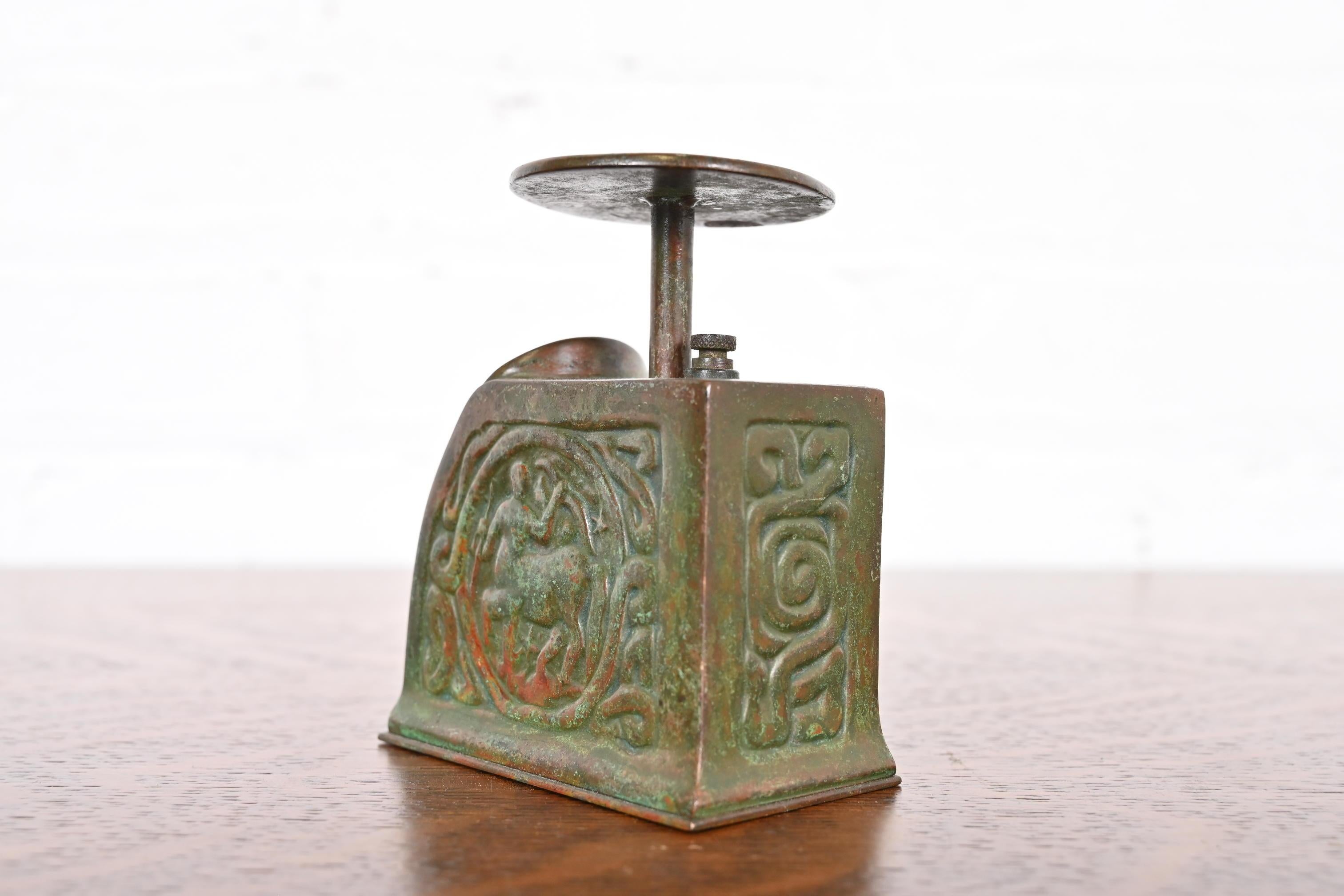 Tiffany Studios New York Zodiac Pattern Bilancia postale in bronzo in vendita 1