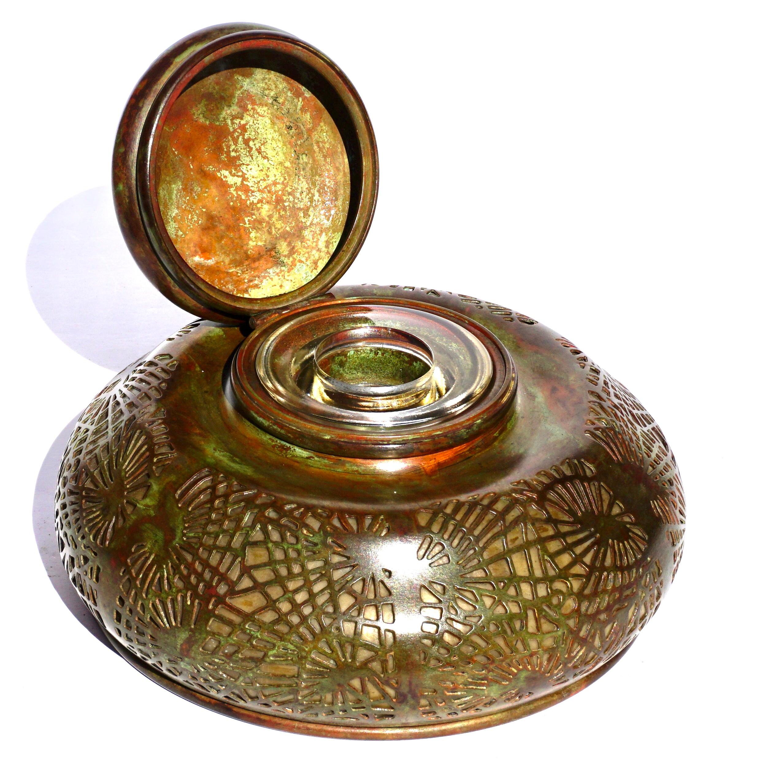 Tiffany Studios Pine Needle Bronze and Glass Inkwell In Excellent Condition In Dallas, TX