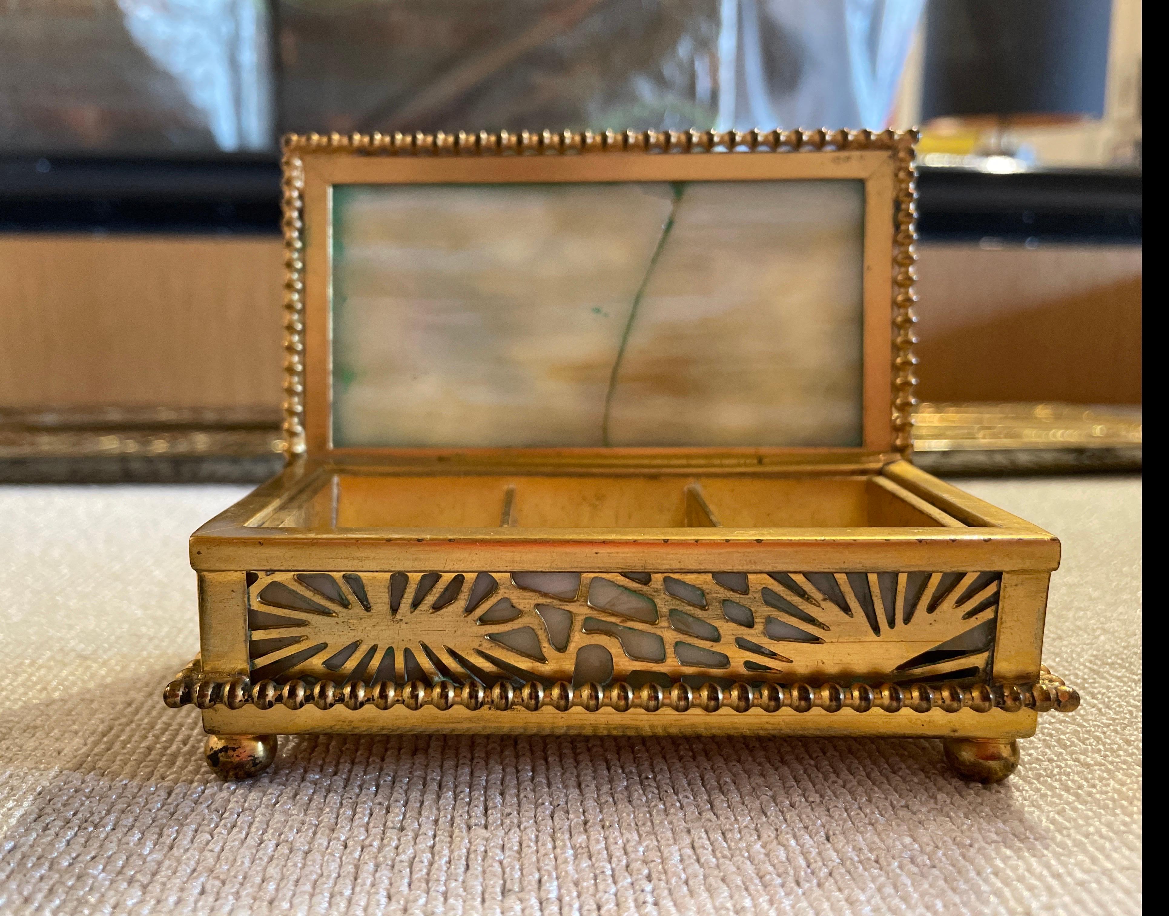Tiffany Studios Pine Needle Bronze Doré und Schlacke Seven-Piece Desk Set (Art nouveau) im Angebot