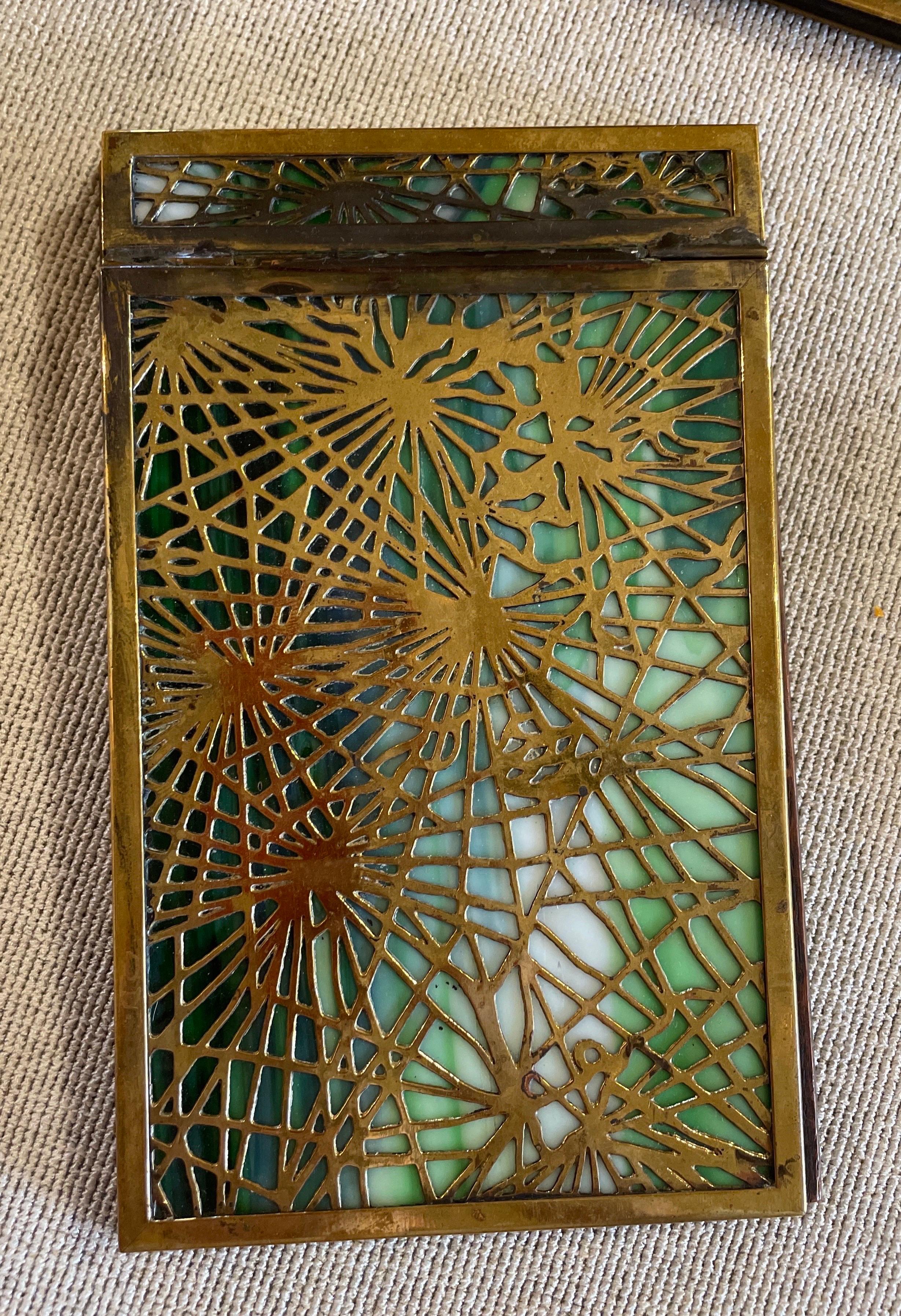 Tiffany Studios Pine Needle Bronze Doré und Schlacke Seven-Piece Desk Set (Frühes 20. Jahrhundert) im Angebot