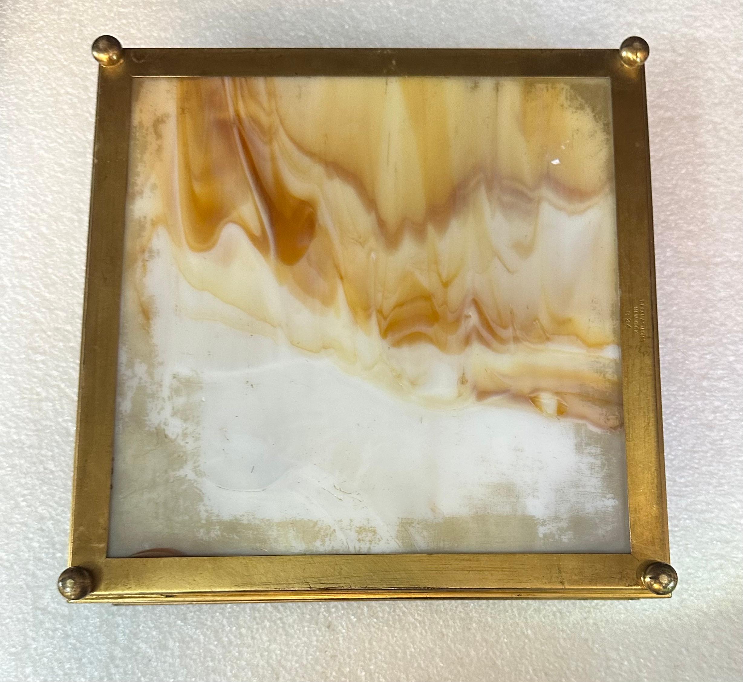 Tiffany Studios Caja de pañuelos con dibujo de agujas de pino Latón en venta