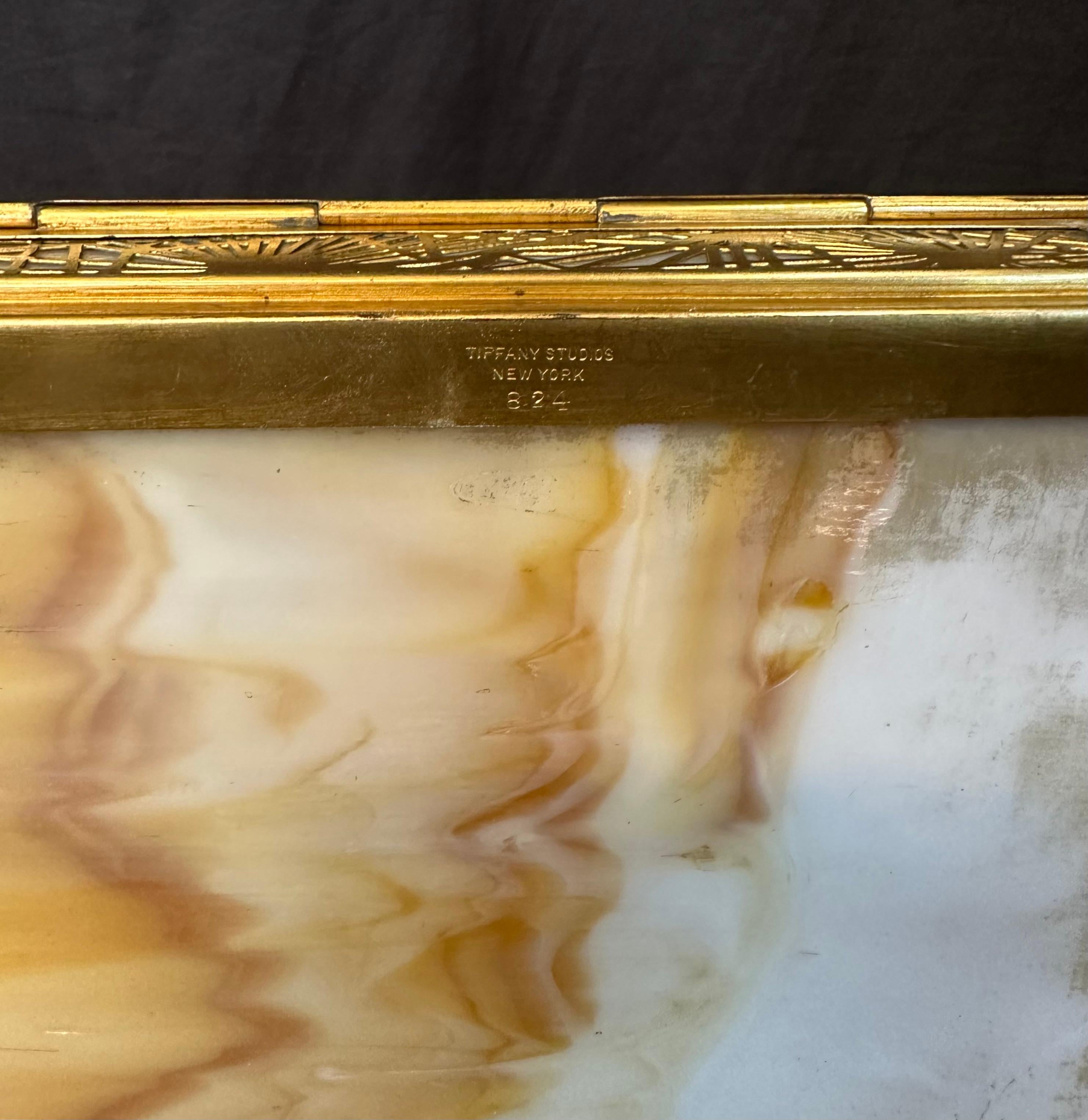 Tiffany Studios Caja de pañuelos con dibujo de agujas de pino en venta 1