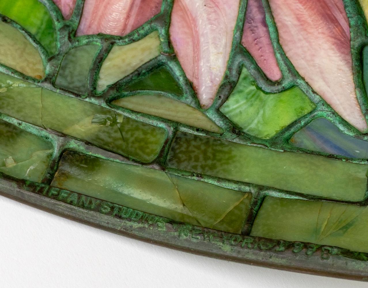 Tiffany Studios Poinsettia Tischlampe (Jugendstil) im Angebot