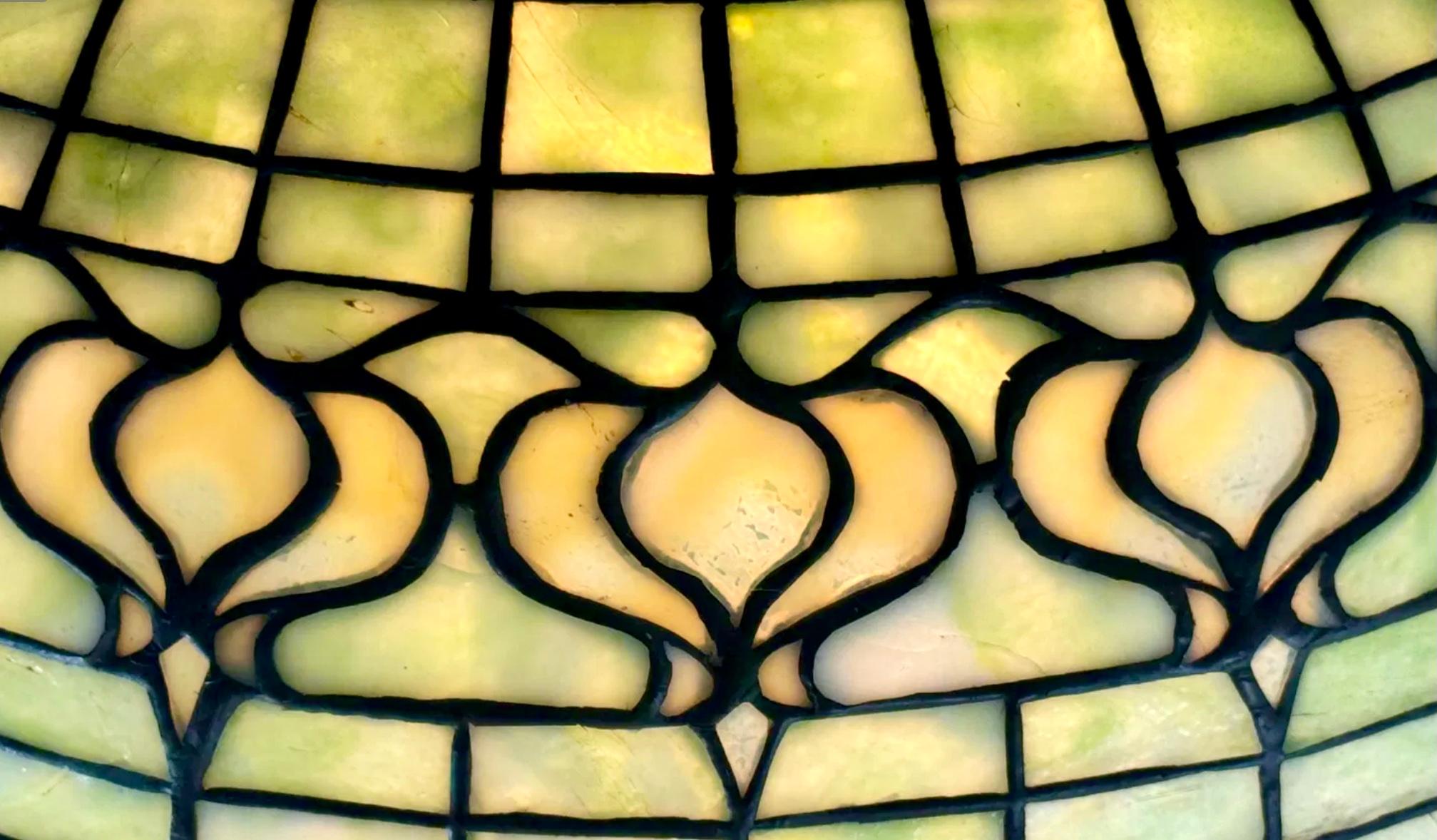 American Tiffany Studios Pomegranate Table Lamp For Sale