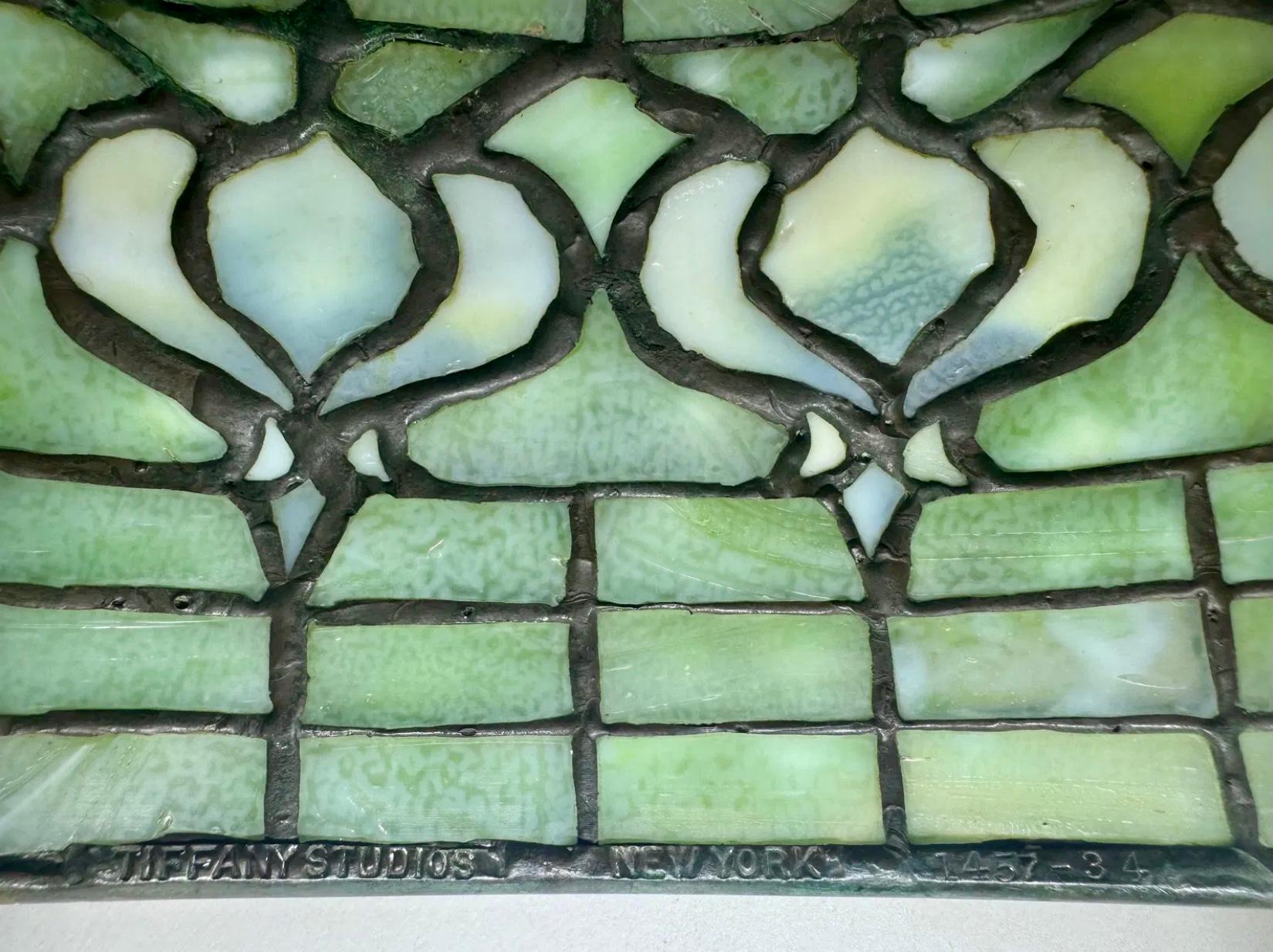 Tiffany Studios Pomegranate Table Lamp In Good Condition For Sale In Dallas, TX