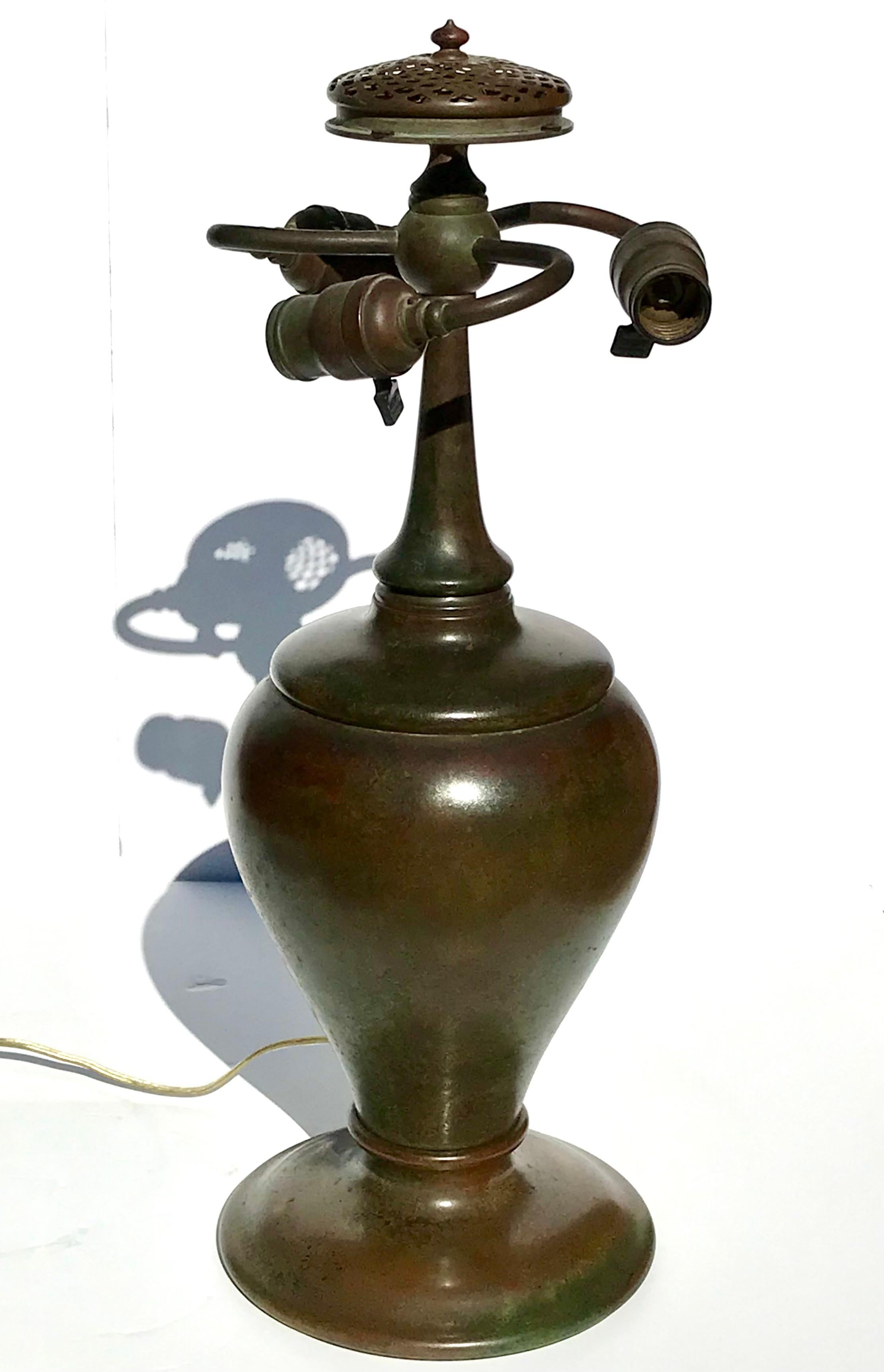 Early 20th Century Tiffany Studios Pomegranate Table Lamp For Sale