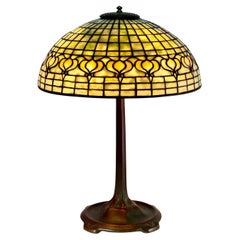 Lampada da tavolo con melograno di Tiffany Studios