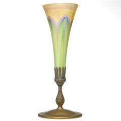 Tiffany Studios Gezogene Feder Trompete Vase mit vergoldeter Bronze Basis