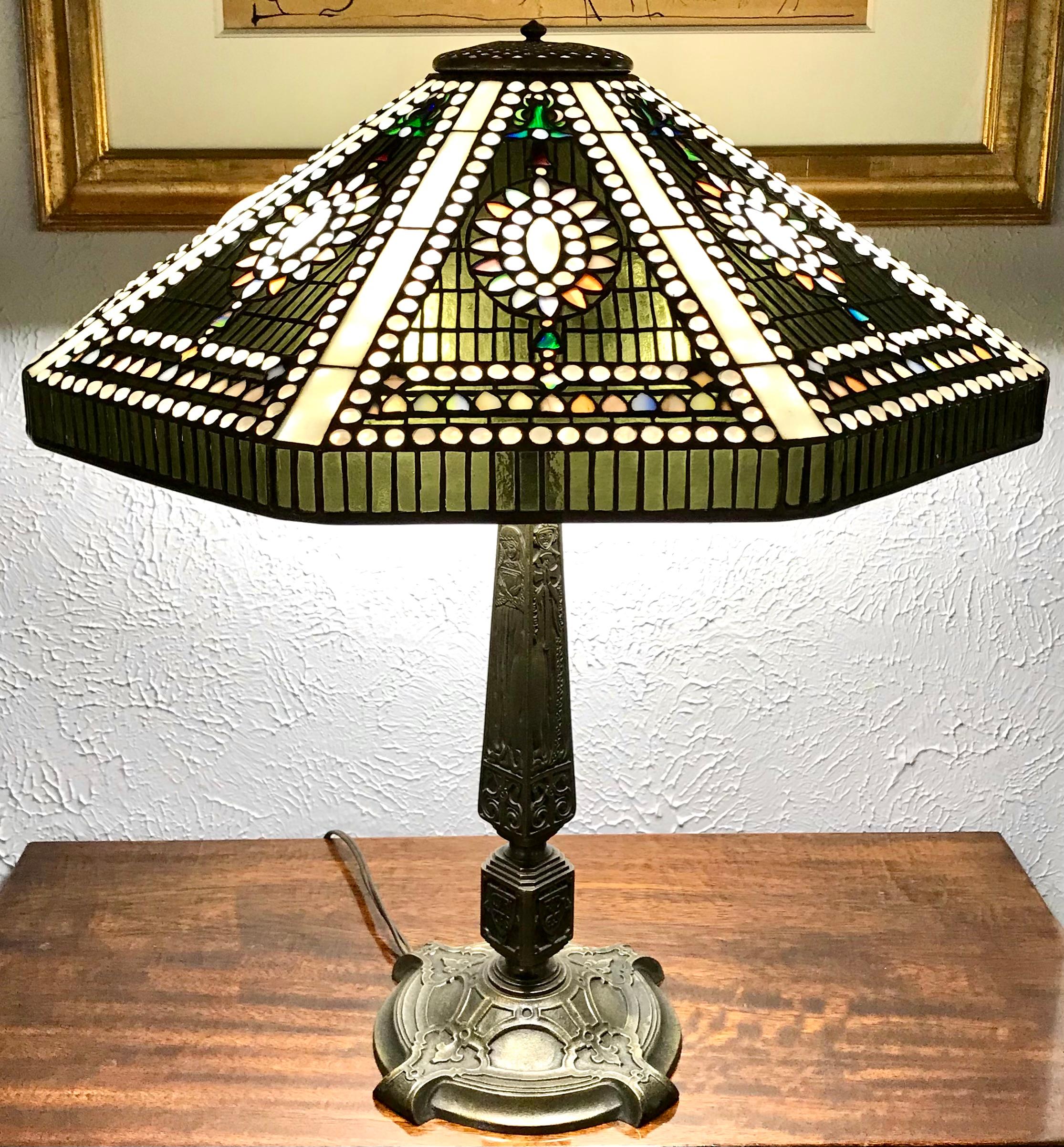 Lampe de table Empire Jewel de Tiffany Studios

Importante et rare lampe de table 