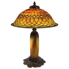 Lampe de bureau « Roman » de Tiffany Studios avec base en bois de rookwood