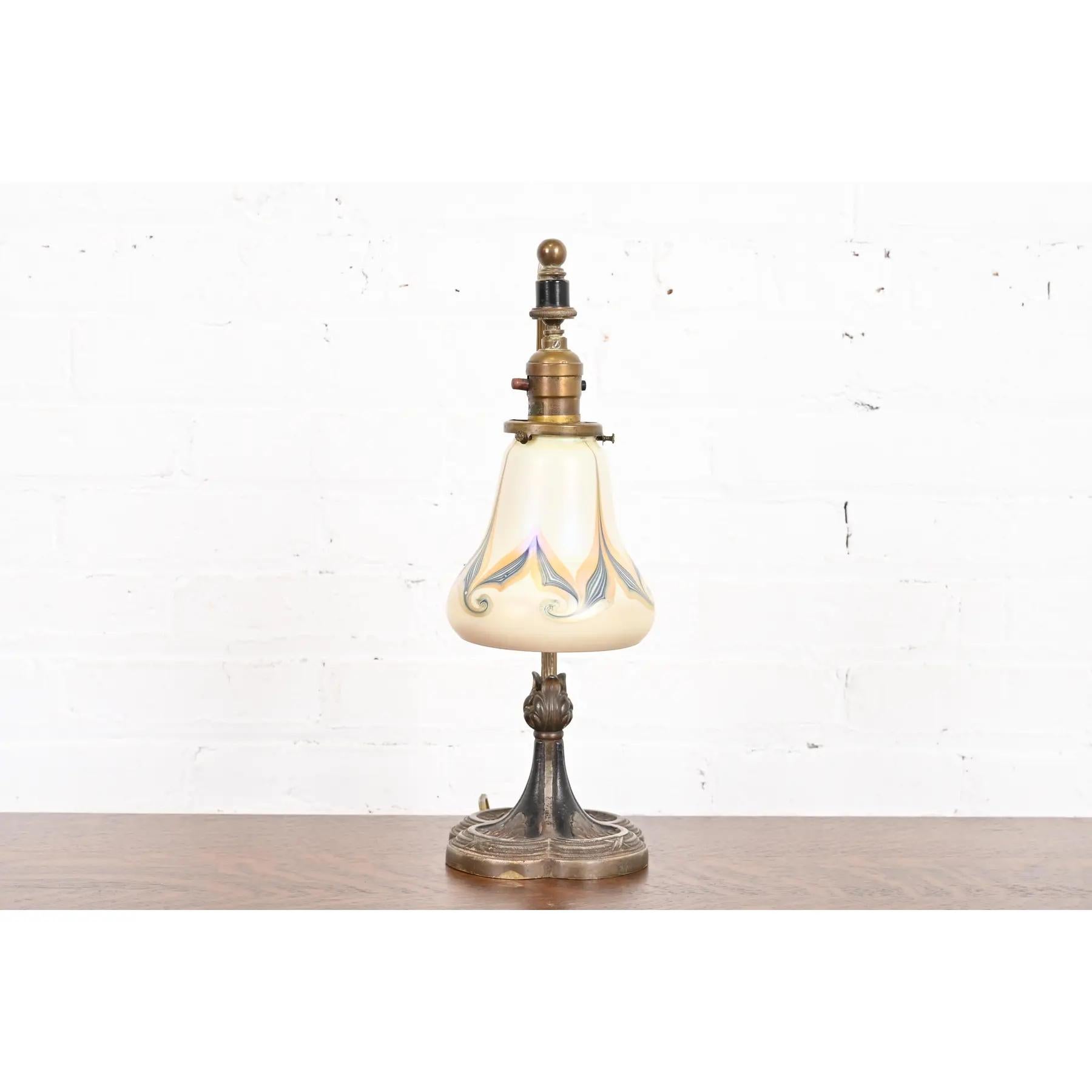 Tiffany Studios Style Antique Art Nouveau Desk Lamp With Quezal Art Glass Shade In Good Condition For Sale In South Bend, IN