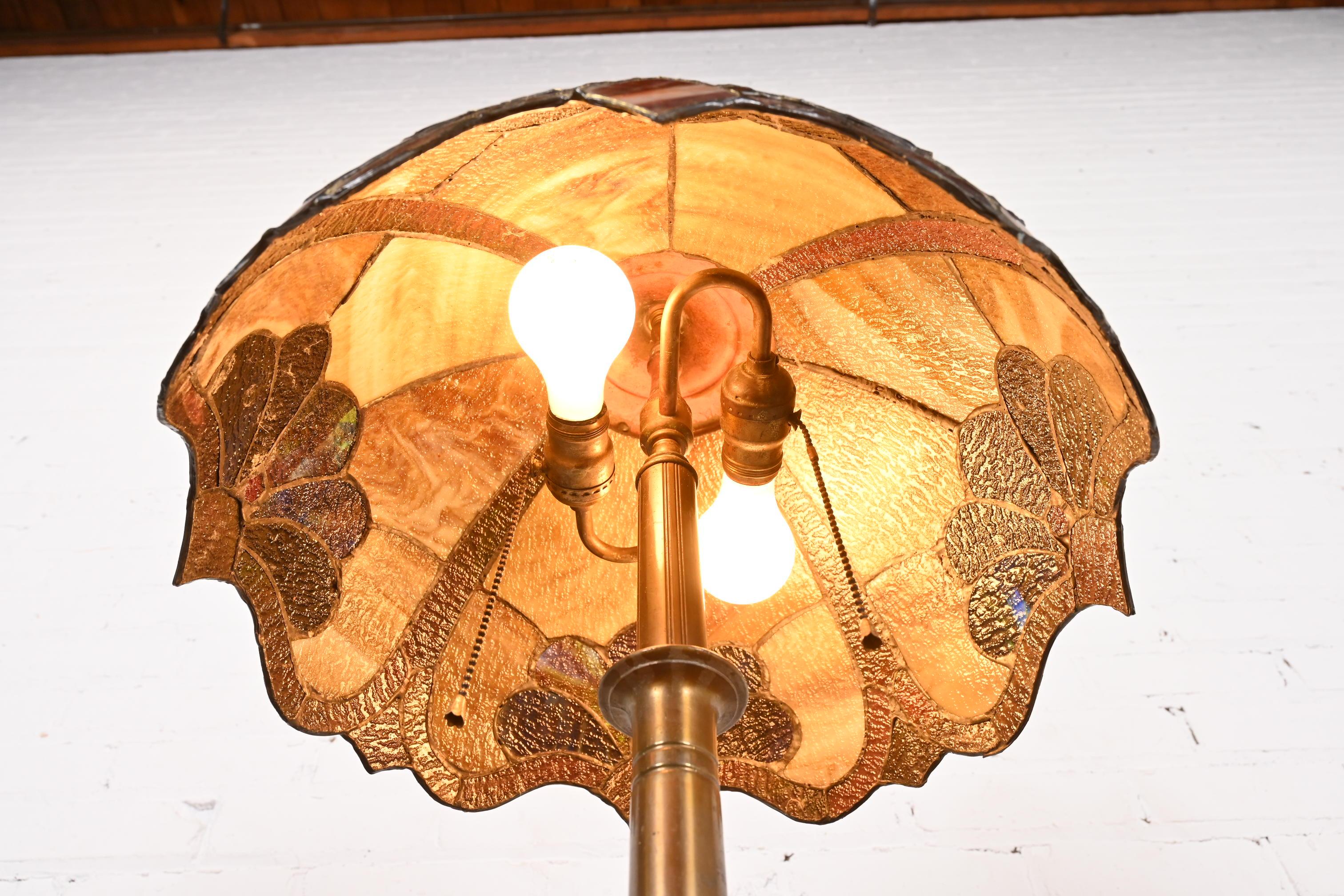 Lámpara de sobremesa de bronce estilo Arts & Crafts Tiffany Studios con pantalla de vidrieras en venta 3