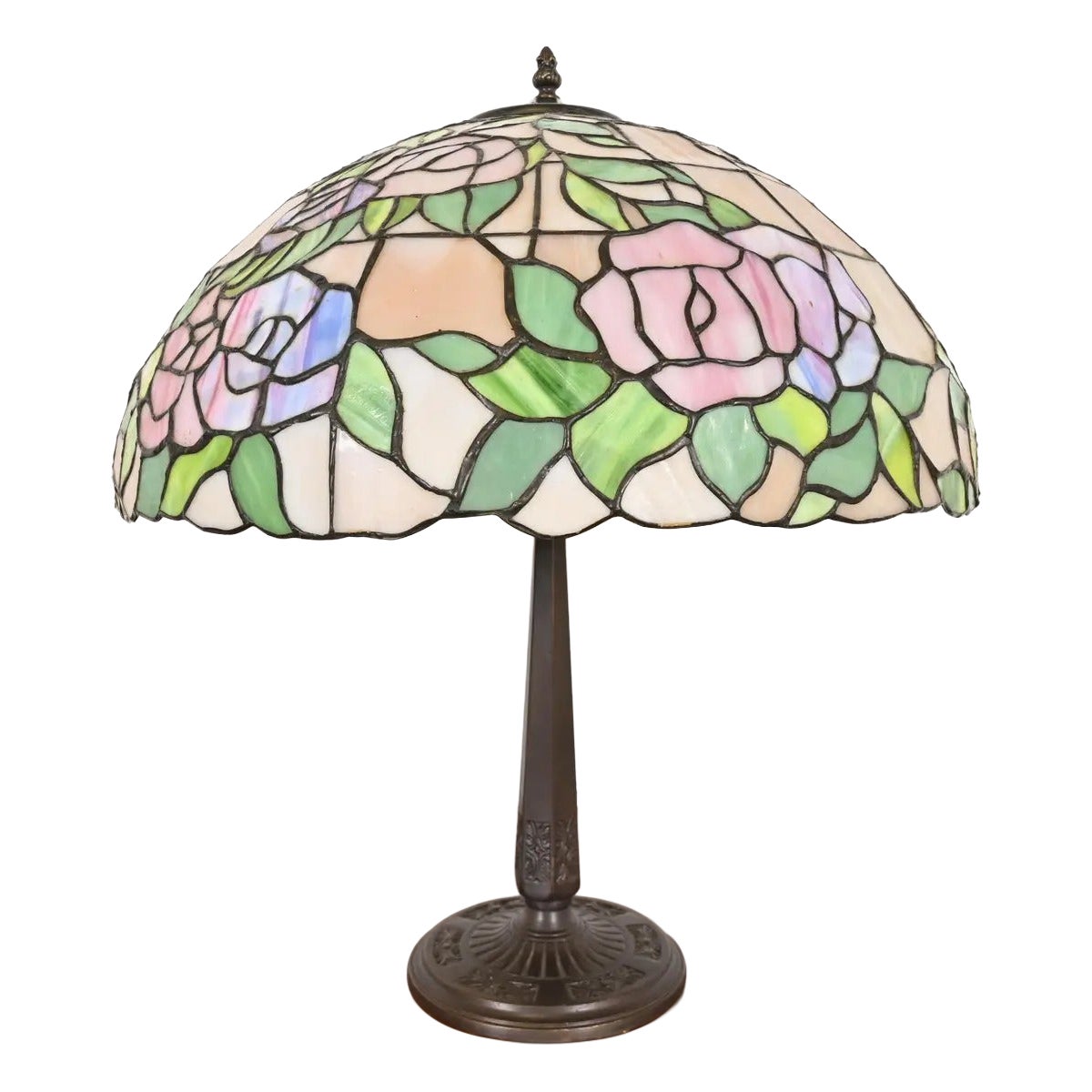 Tiffany Studios Style Arts & Crafts Table Lamp With Rose Stained Glass Shade (lampe de table avec abat-jour en verre teinté)