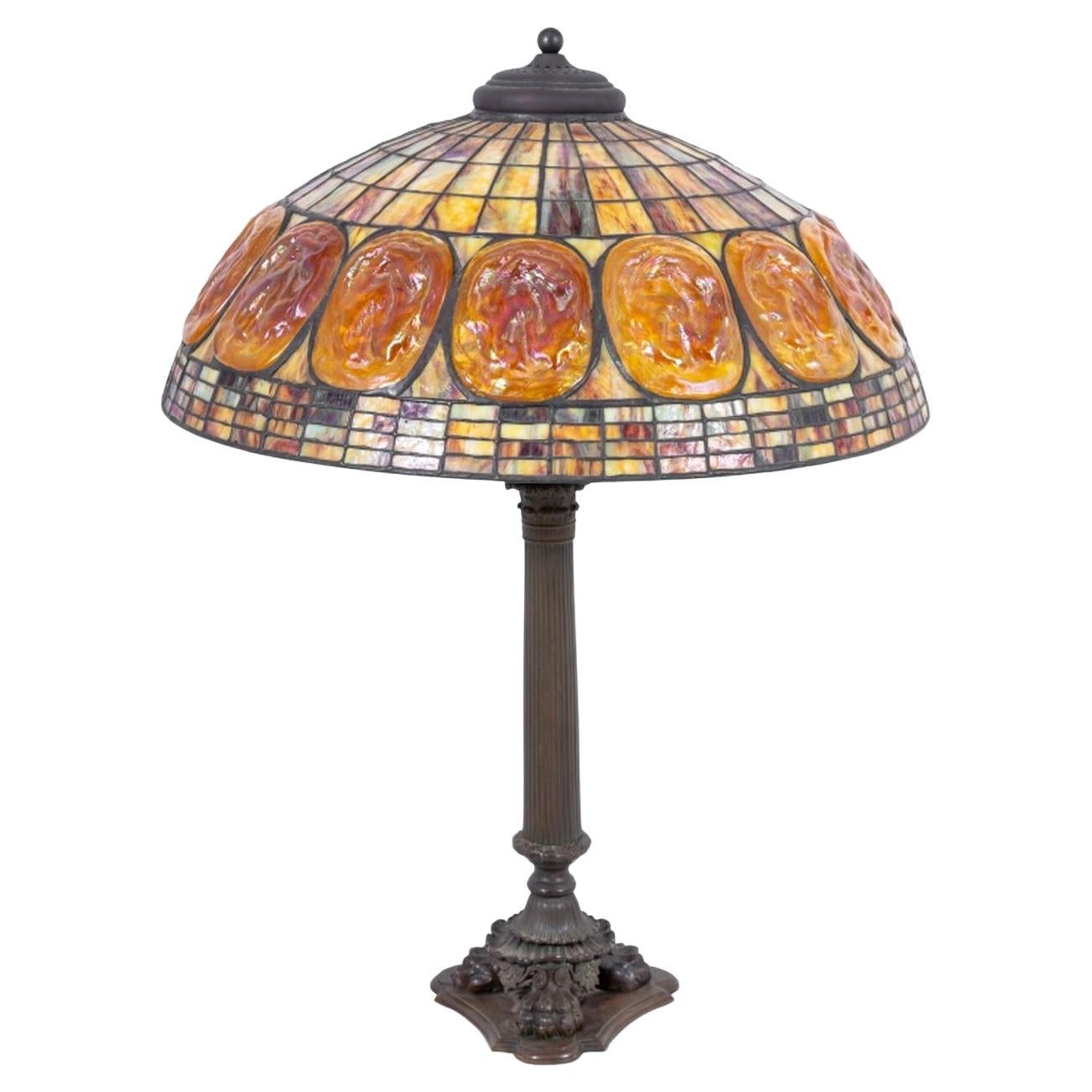 Lampe de bureau de style Tiffany Studios en verre de scorie et bronze