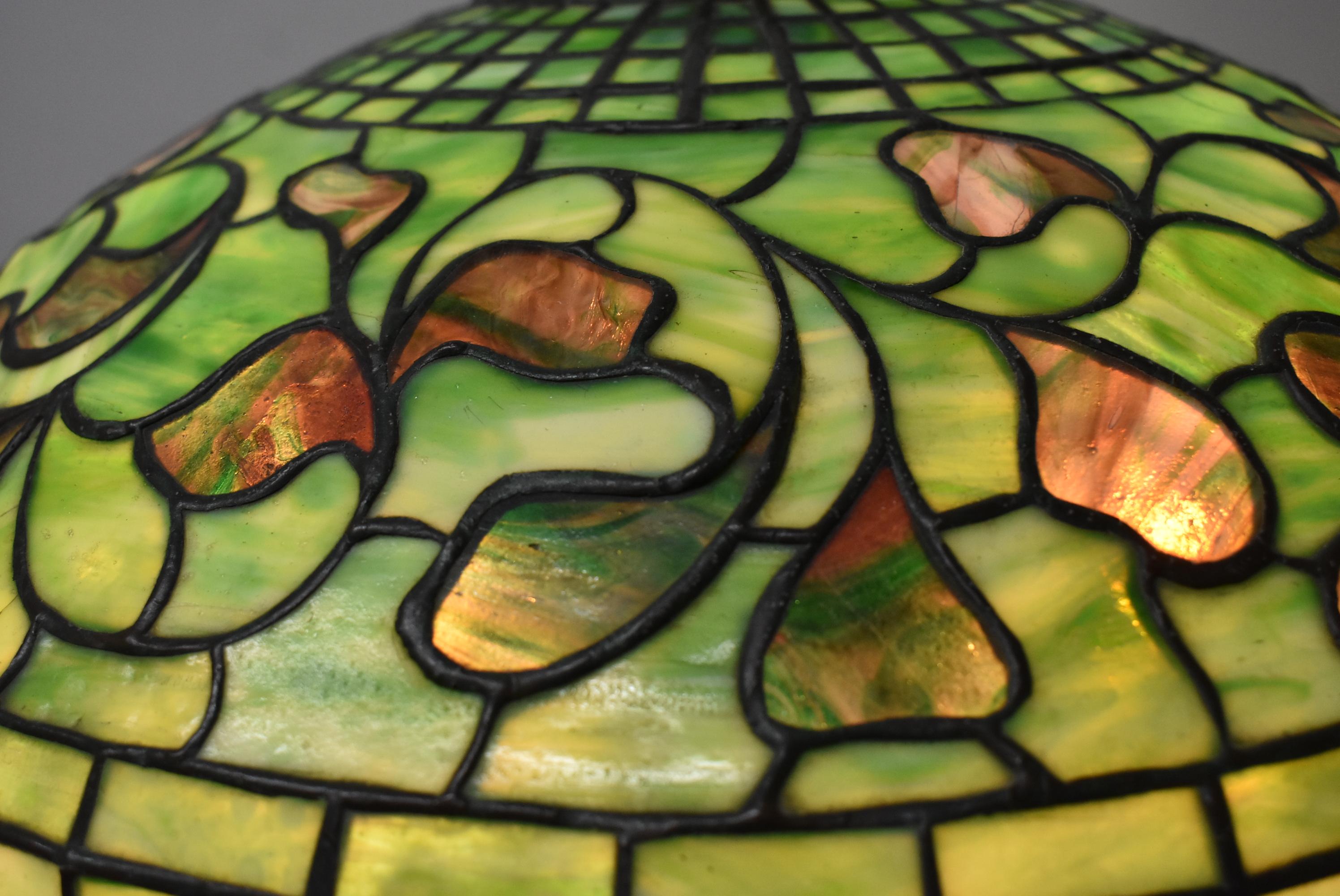 20ième siècle Tiffany Studios Lampe en verre au plomb 