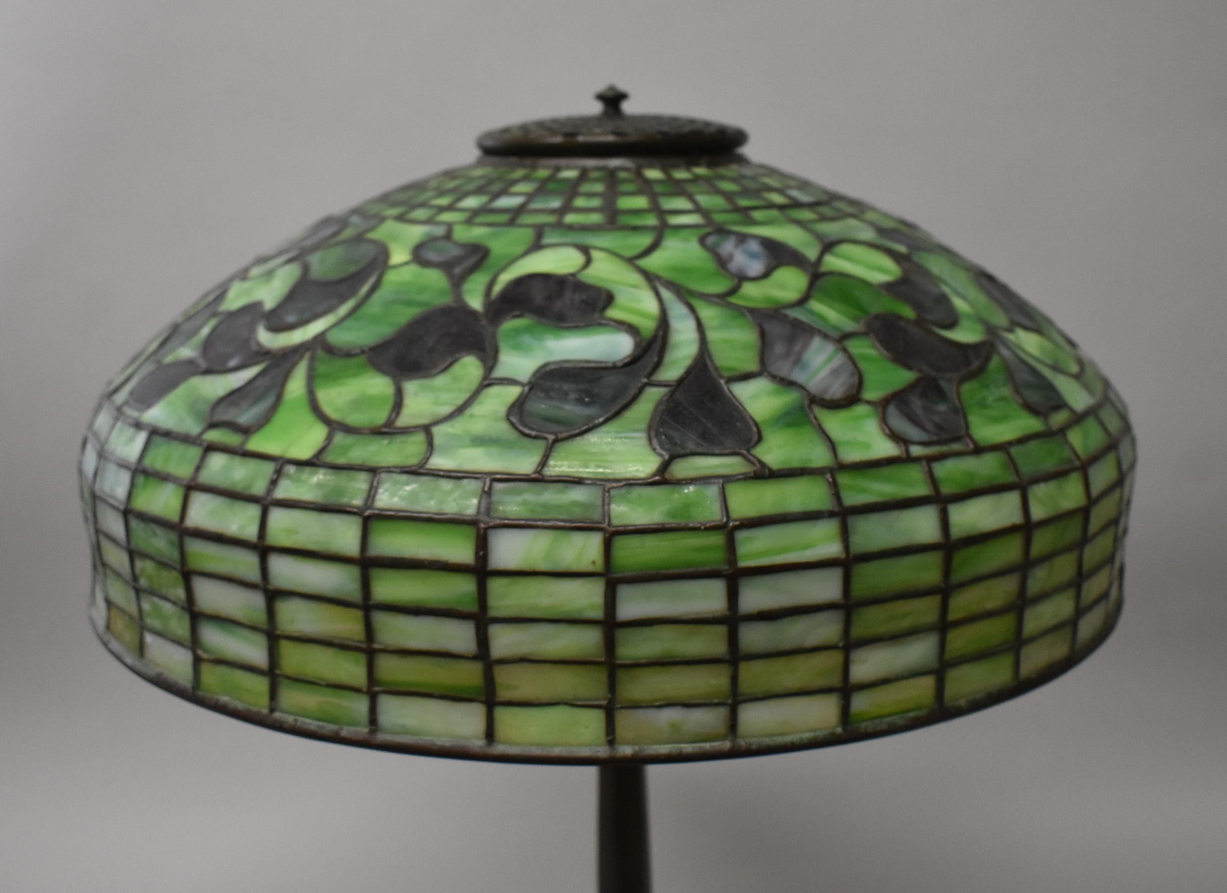 Bronze Tiffany Studios Lampe en verre au plomb 