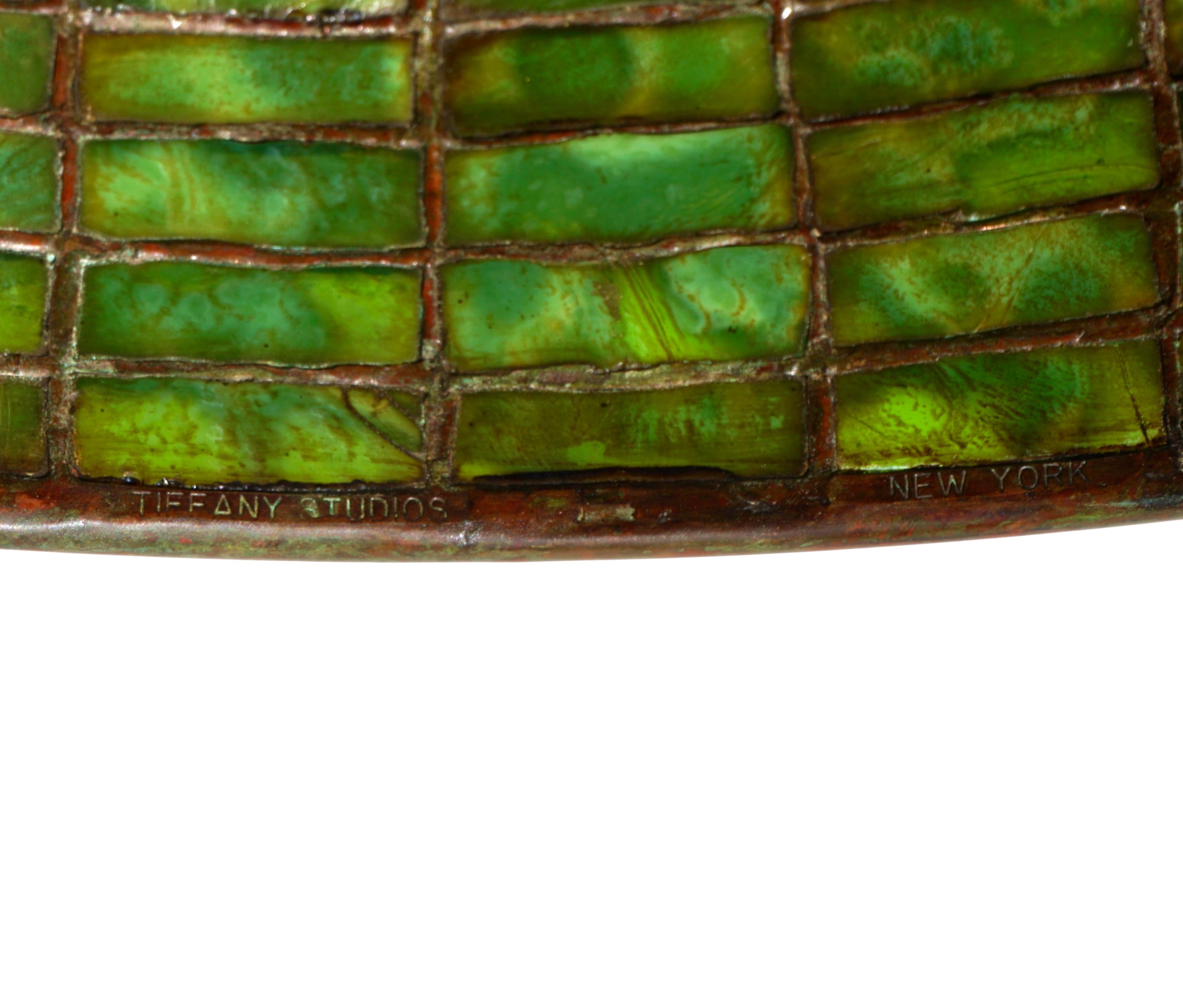 Early 20th Century Tiffany Studios Swirling Lemon Leaf Table Lamp