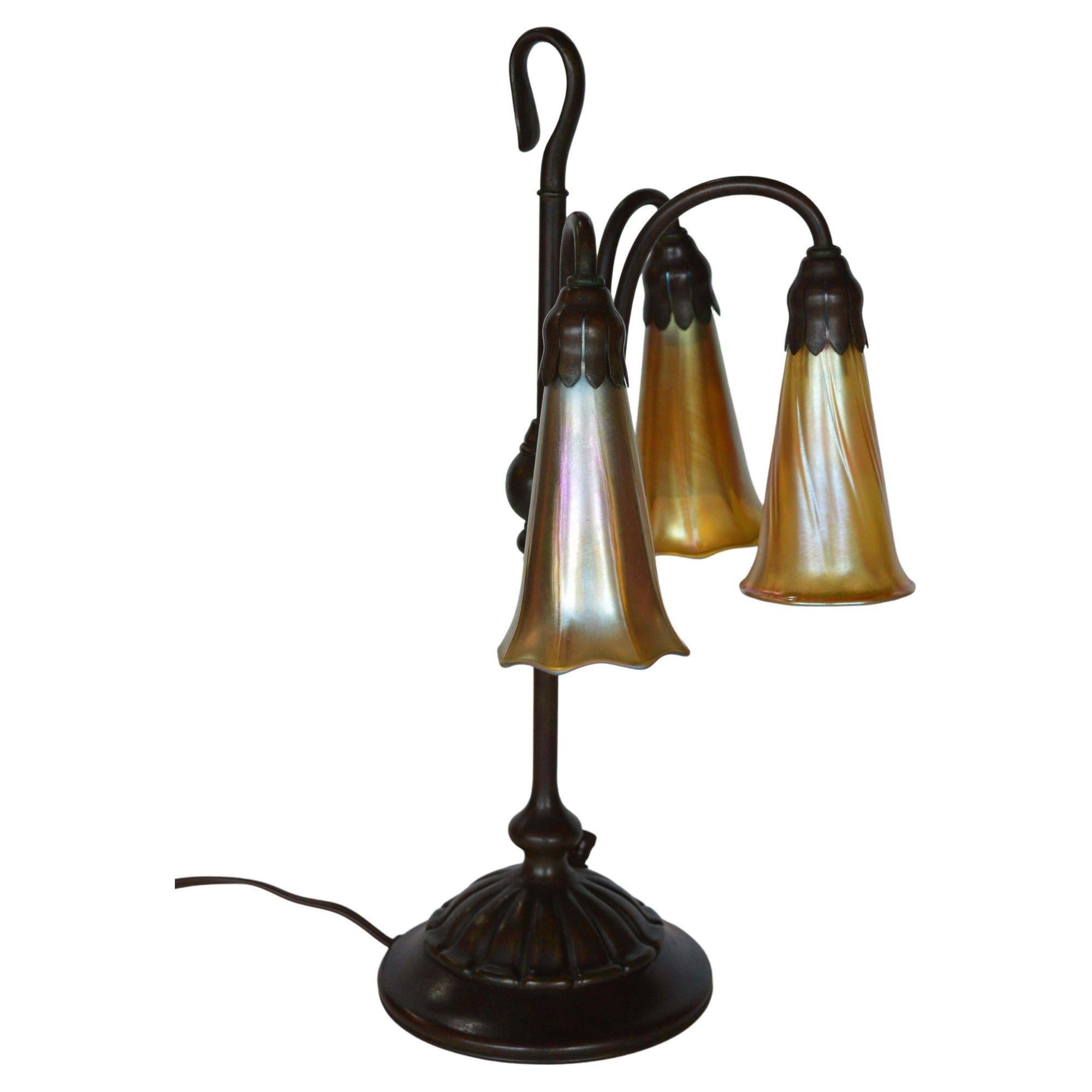 Tiffany Studios New York bronze and favrile lily shade table lamp. Table lamp model 