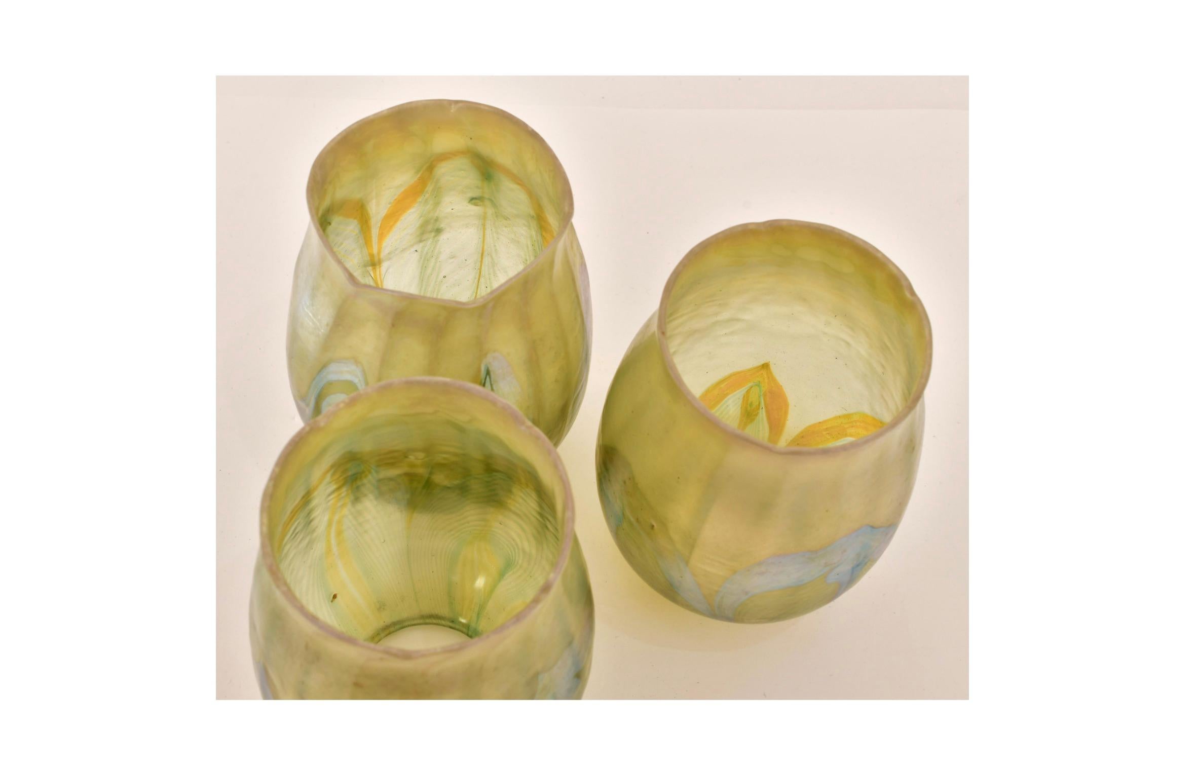 Tiffany Studios Drei-Licht Newel Post Tischlampe Gezogene Feder Feder Schirme im Angebot 2