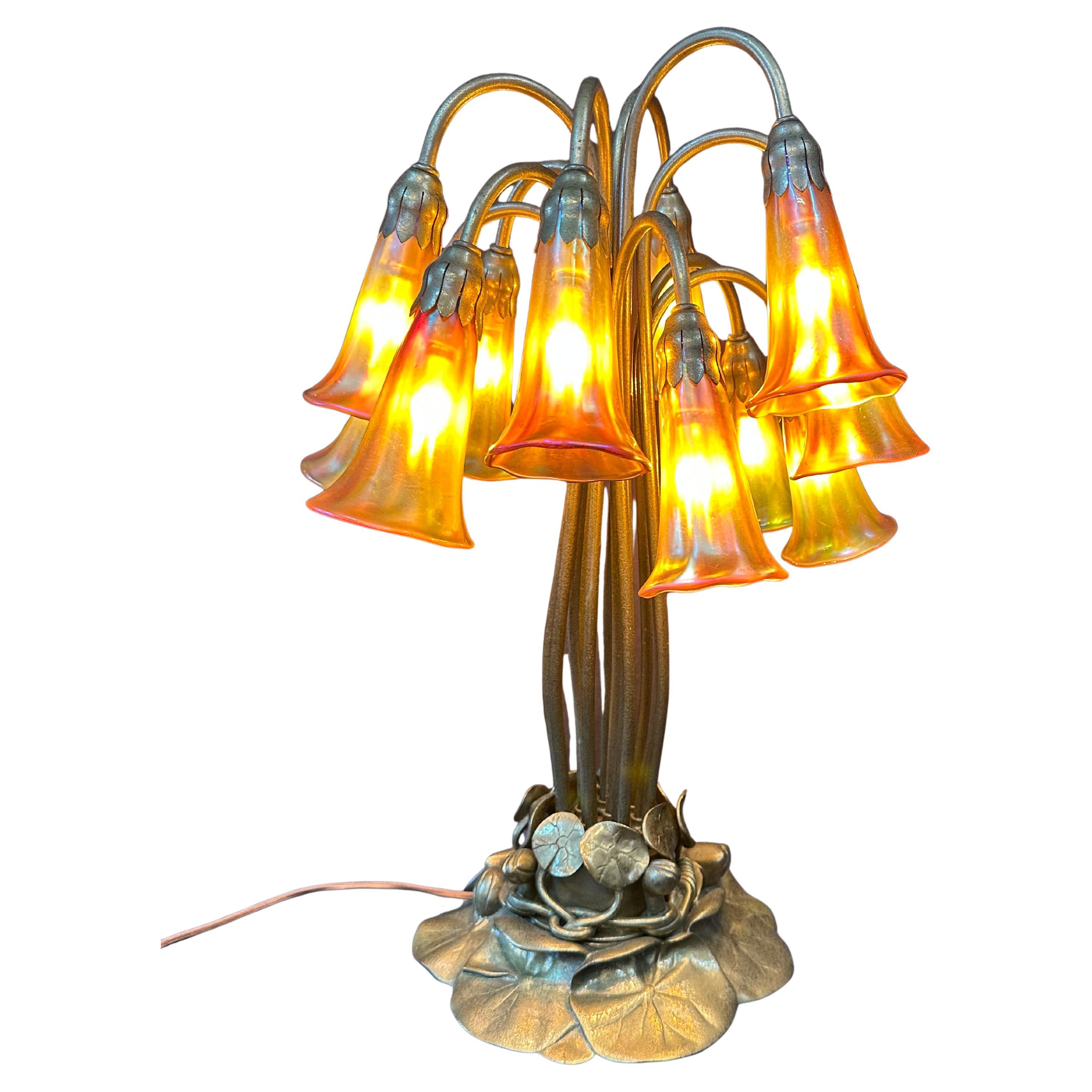 Tiffany Studios Lily Antiques à douze lumières, mariage de l
ancien et du contemporain Ele