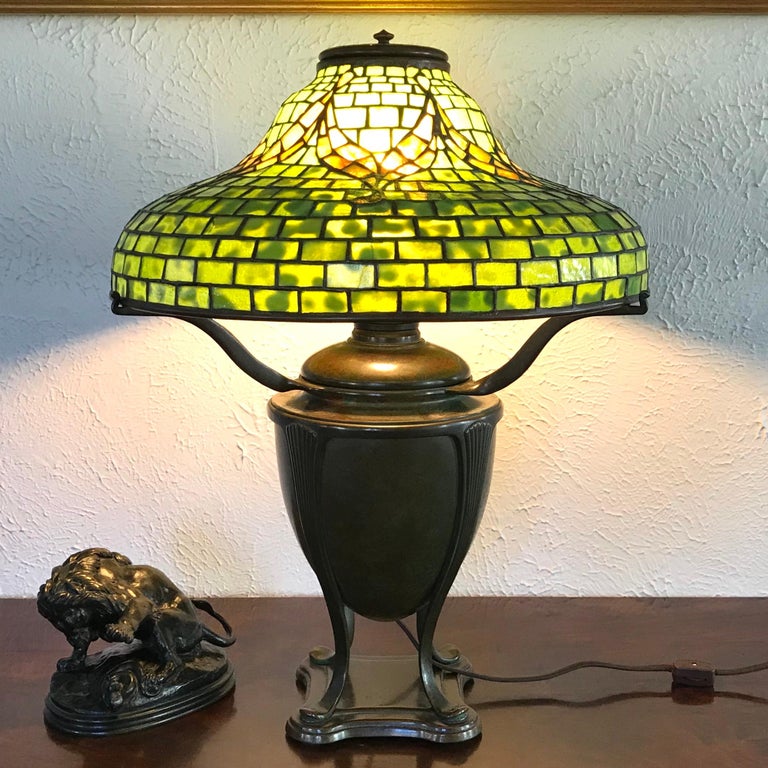 Art Nouveau Tiffany Studios “Tyler” Table Lamp For Sale